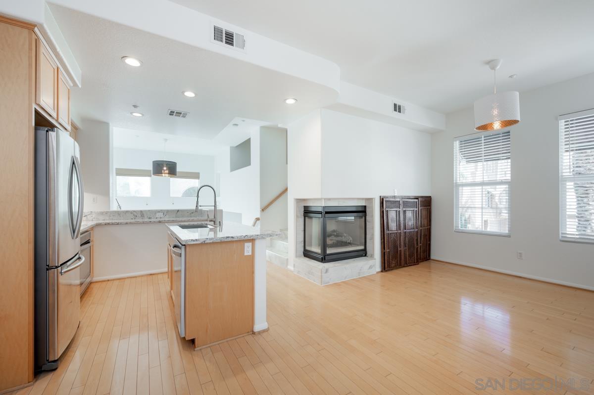 Detail Gallery Image 7 of 45 For 2788  Villas Way, San Diego,  CA 92108 - 2 Beds | 2/1 Baths