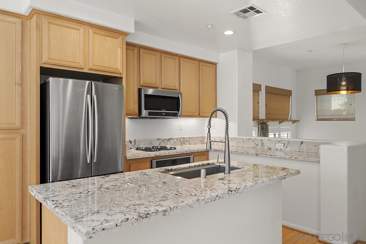 Detail Gallery Image 8 of 57 For 2788  Villas Way, San Diego,  CA 92108 - 2 Beds | 2/1 Baths