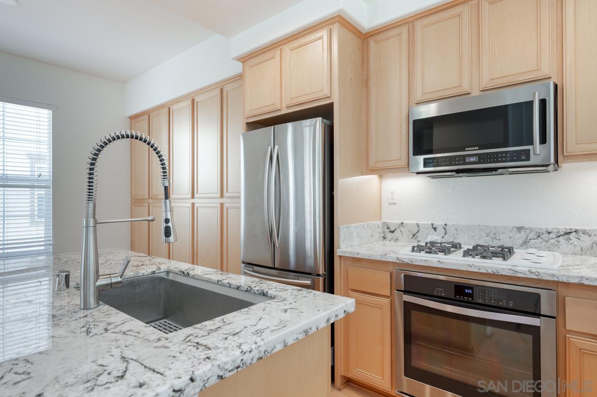 Detail Gallery Image 8 of 45 For 2788  Villas Way, San Diego,  CA 92108 - 2 Beds | 2/1 Baths