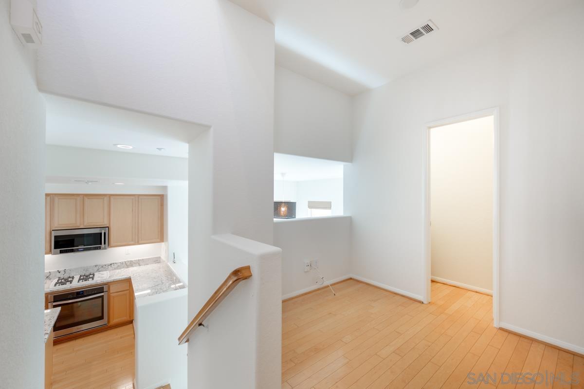 Detail Gallery Image 9 of 45 For 2788  Villas Way, San Diego,  CA 92108 - 2 Beds | 2/1 Baths