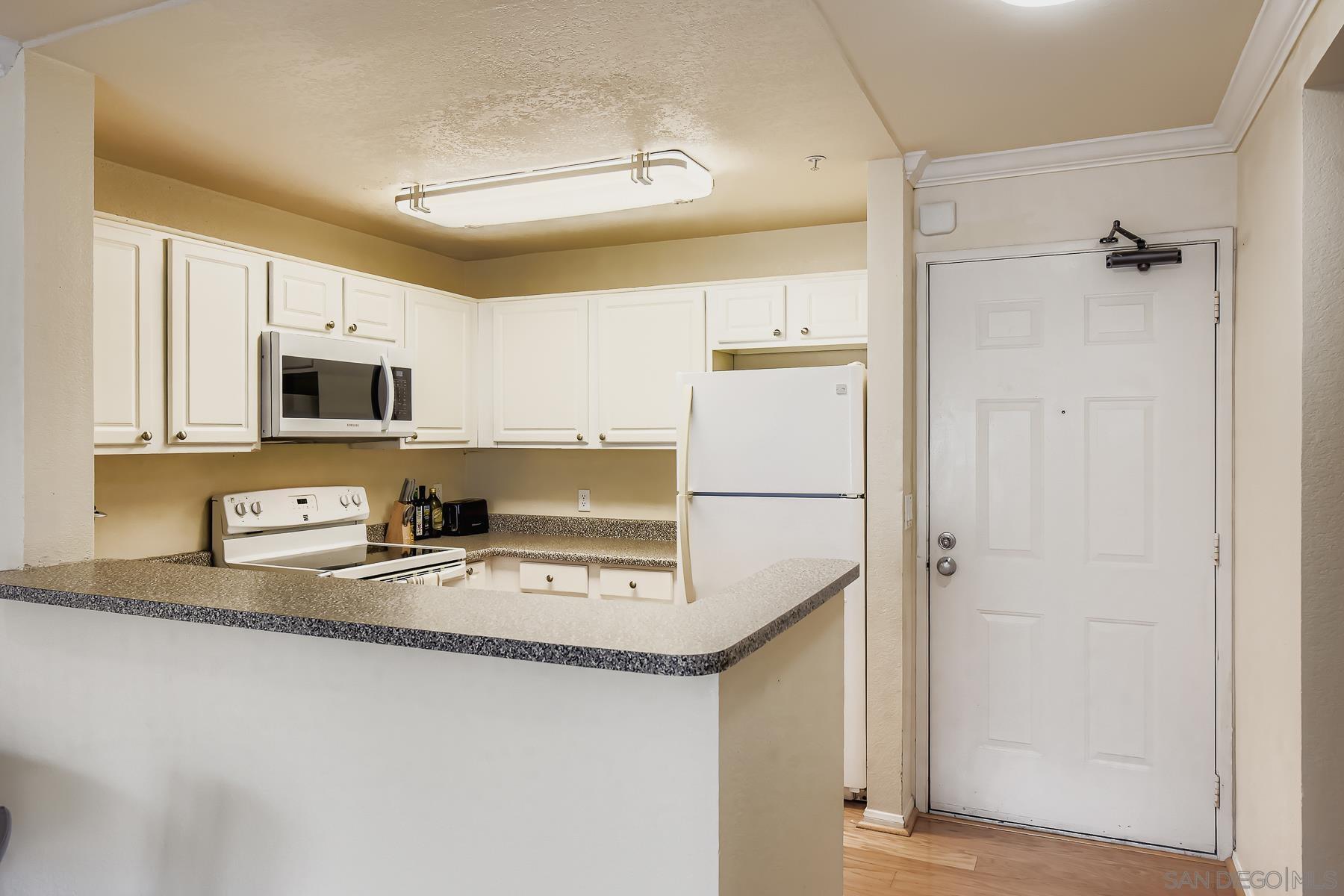 Detail Gallery Image 14 of 21 For 8889  Caminito Plaza Centro  #7327,  San Diego,  CA 92122 - 1 Beds | 1 Baths