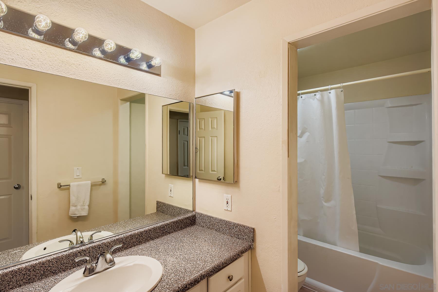 Detail Gallery Image 16 of 21 For 8889  Caminito Plaza Centro  #7327,  San Diego,  CA 92122 - 1 Beds | 1 Baths
