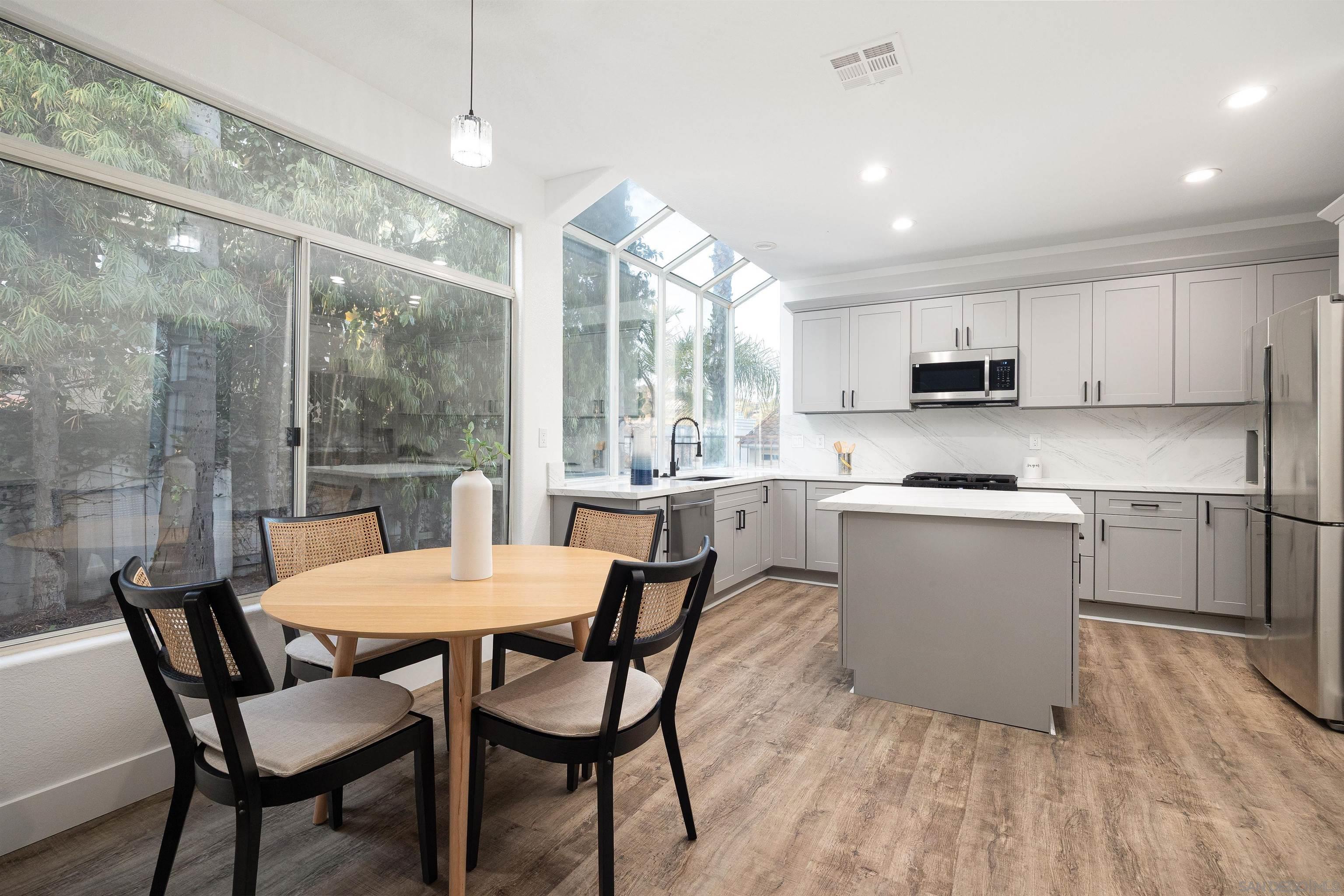 Detail Gallery Image 8 of 37 For 2318  via Villegas, Carlsbad,  CA 92009 - 5 Beds | 3 Baths