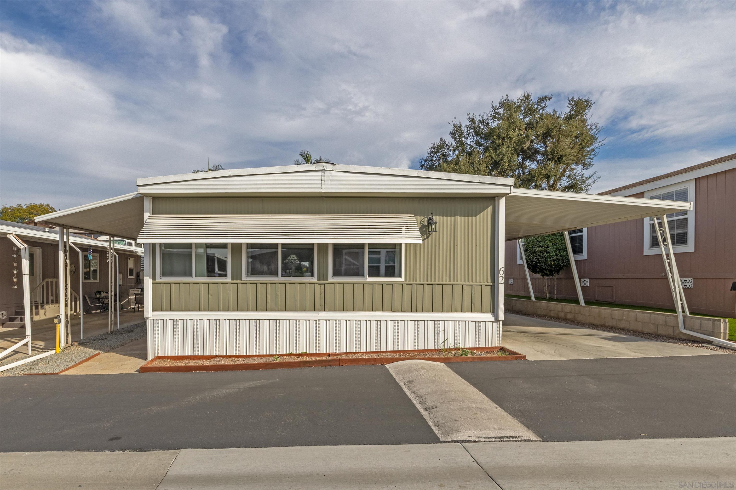 Front Image Thumbnail for SD250045070