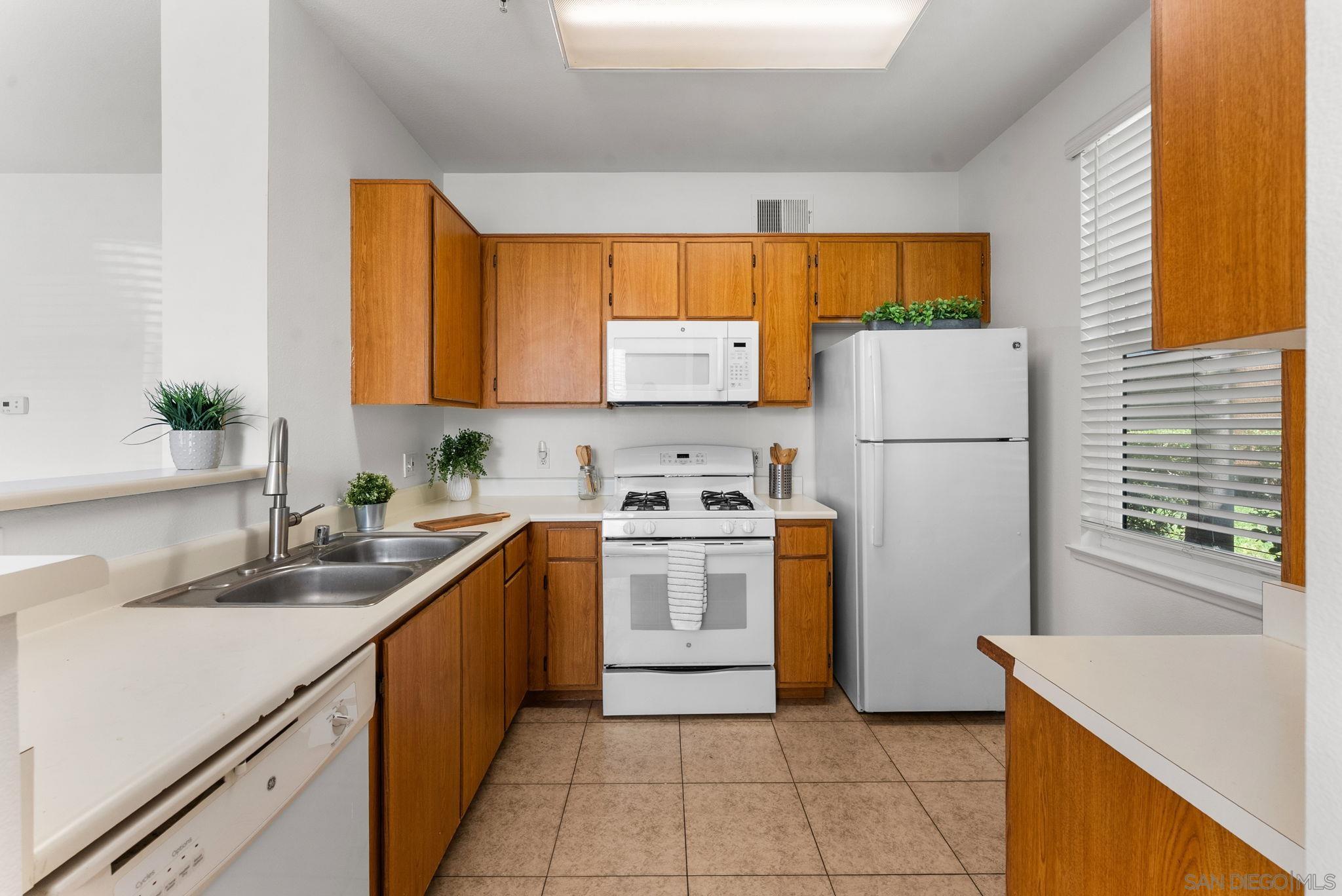 Detail Gallery Image 9 of 37 For 1441  Santa Lucia Rd  #615,  Chula Vista,  CA 91913 - 2 Beds | 2 Baths