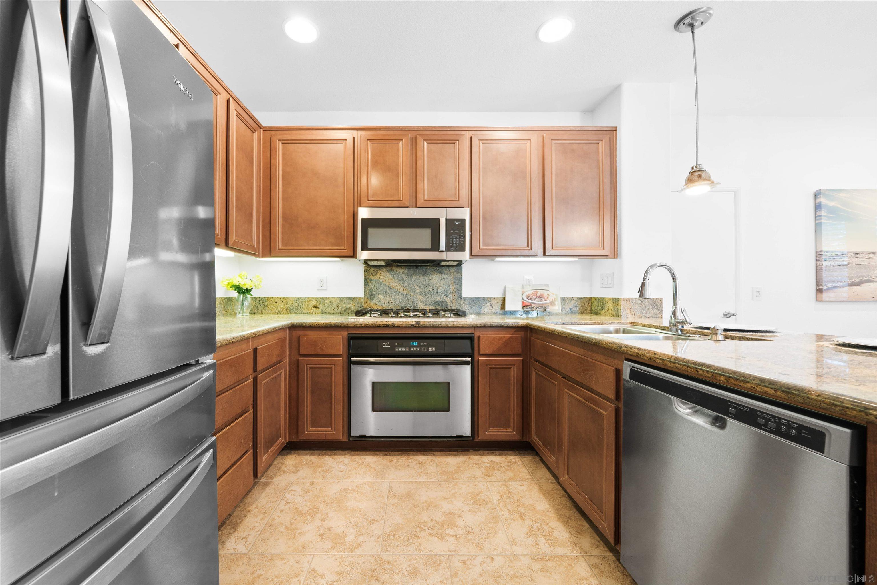 Detail Gallery Image 14 of 44 For 13055  Alora Pt, San Diego,  CA 92130 - 3 Beds | 2/1 Baths