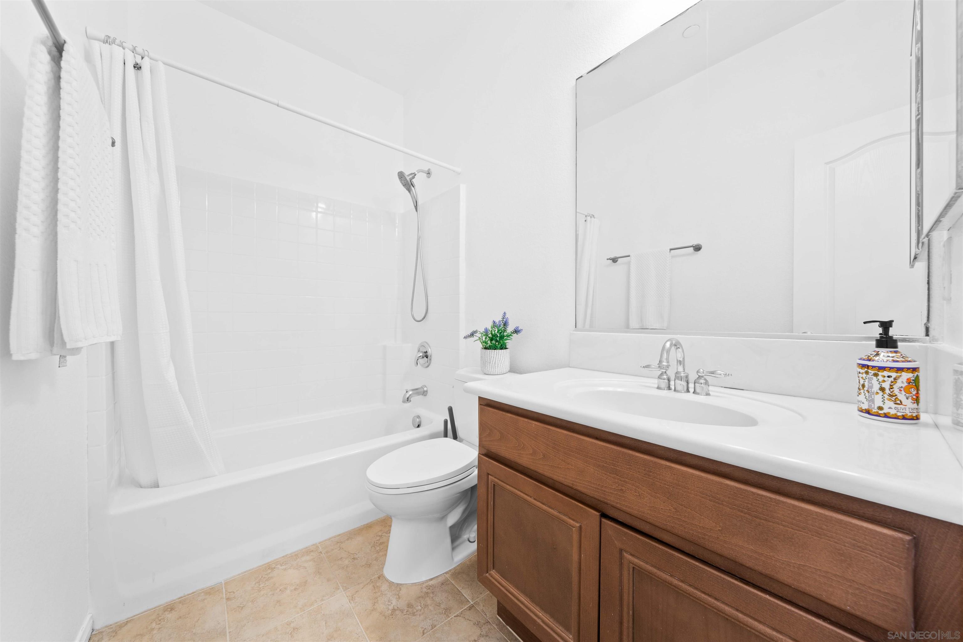 Detail Gallery Image 25 of 44 For 13055  Alora Pt, San Diego,  CA 92130 - 3 Beds | 2/1 Baths