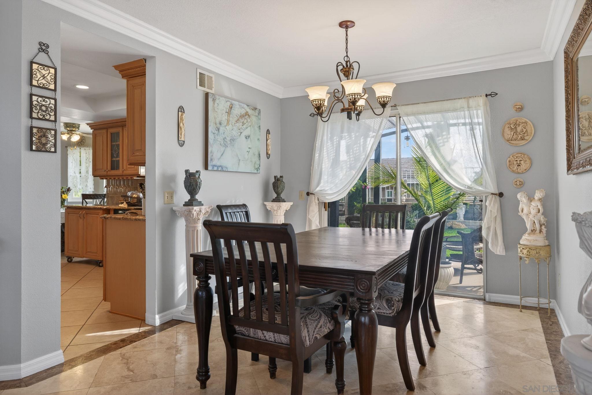 Detail Gallery Image 15 of 75 For 800  Calle Higuera, Camarillo,  CA 93010 - 5 Beds | 3/1 Baths