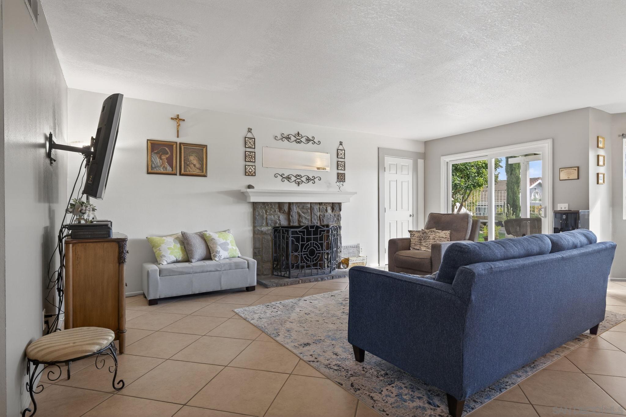 Detail Gallery Image 17 of 75 For 800  Calle Higuera, Camarillo,  CA 93010 - 5 Beds | 3/1 Baths