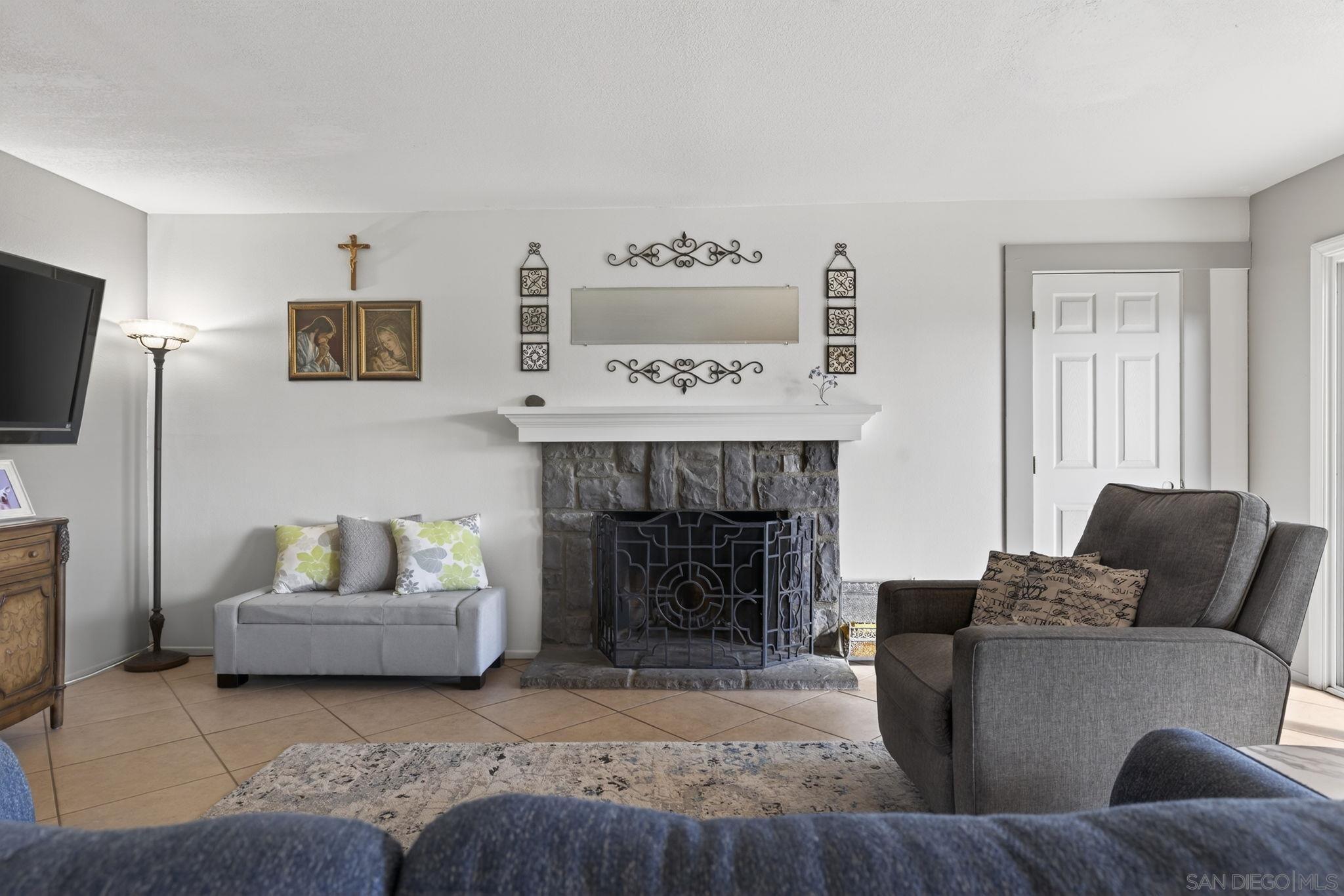 Detail Gallery Image 18 of 75 For 800  Calle Higuera, Camarillo,  CA 93010 - 5 Beds | 3/1 Baths