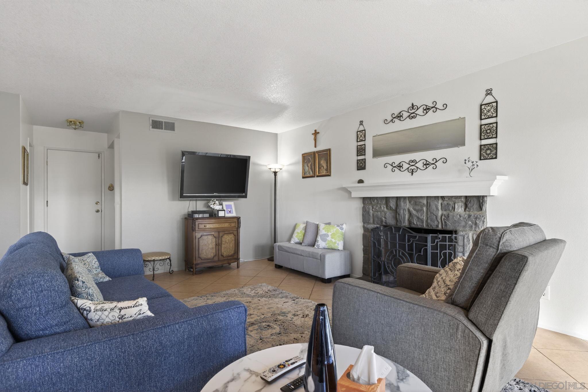 Detail Gallery Image 19 of 75 For 800  Calle Higuera, Camarillo,  CA 93010 - 5 Beds | 3/1 Baths