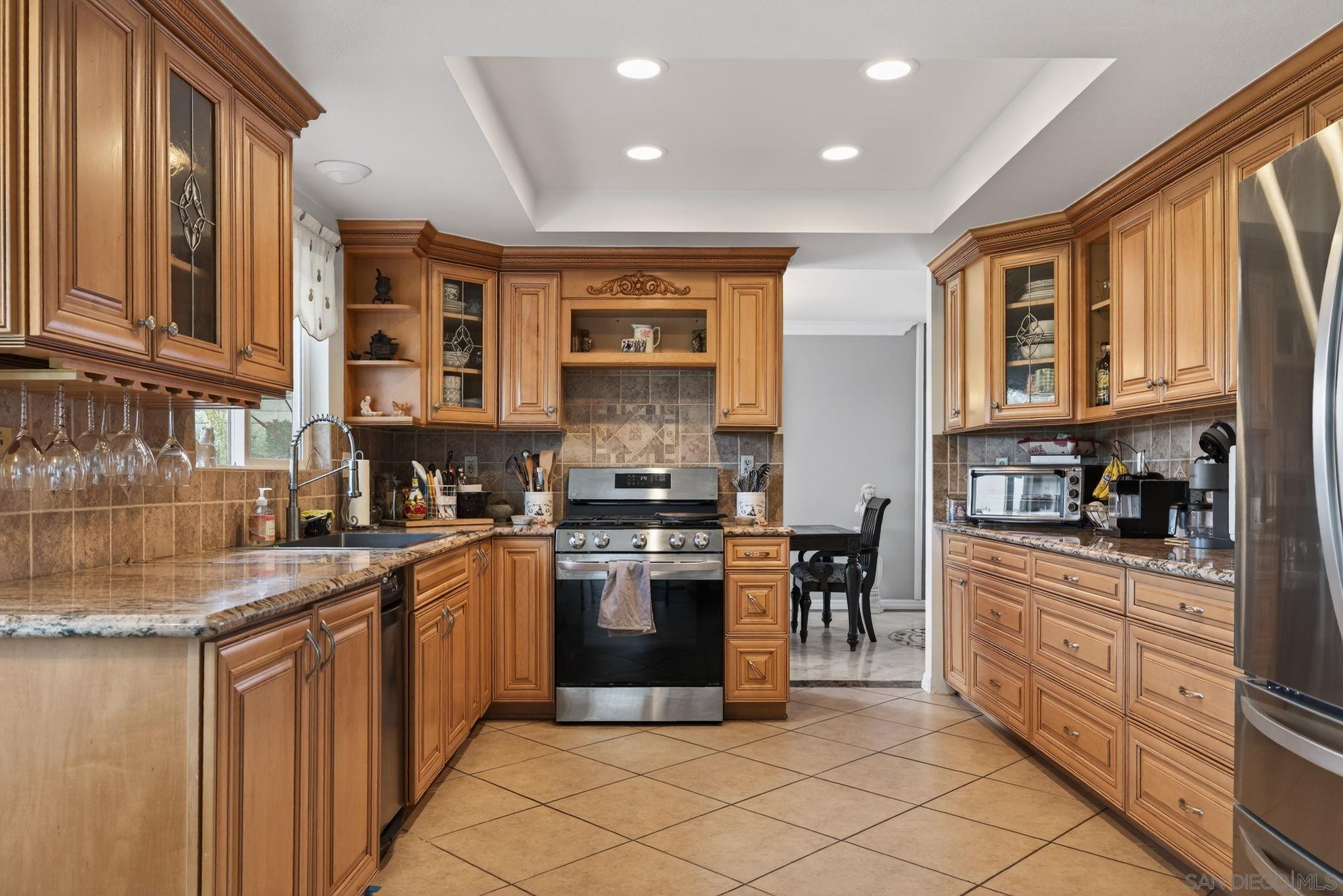 Detail Gallery Image 24 of 75 For 800  Calle Higuera, Camarillo,  CA 93010 - 5 Beds | 3/1 Baths