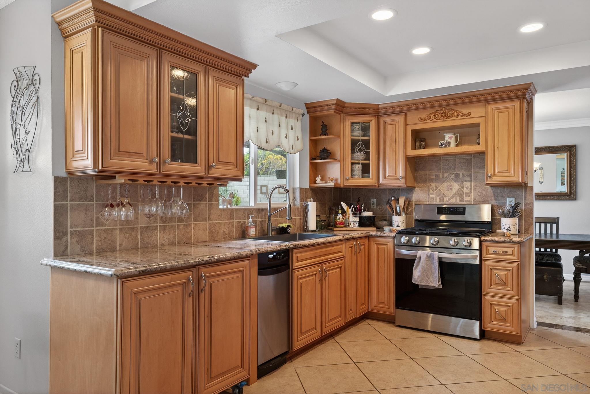 Detail Gallery Image 25 of 75 For 800  Calle Higuera, Camarillo,  CA 93010 - 5 Beds | 3/1 Baths