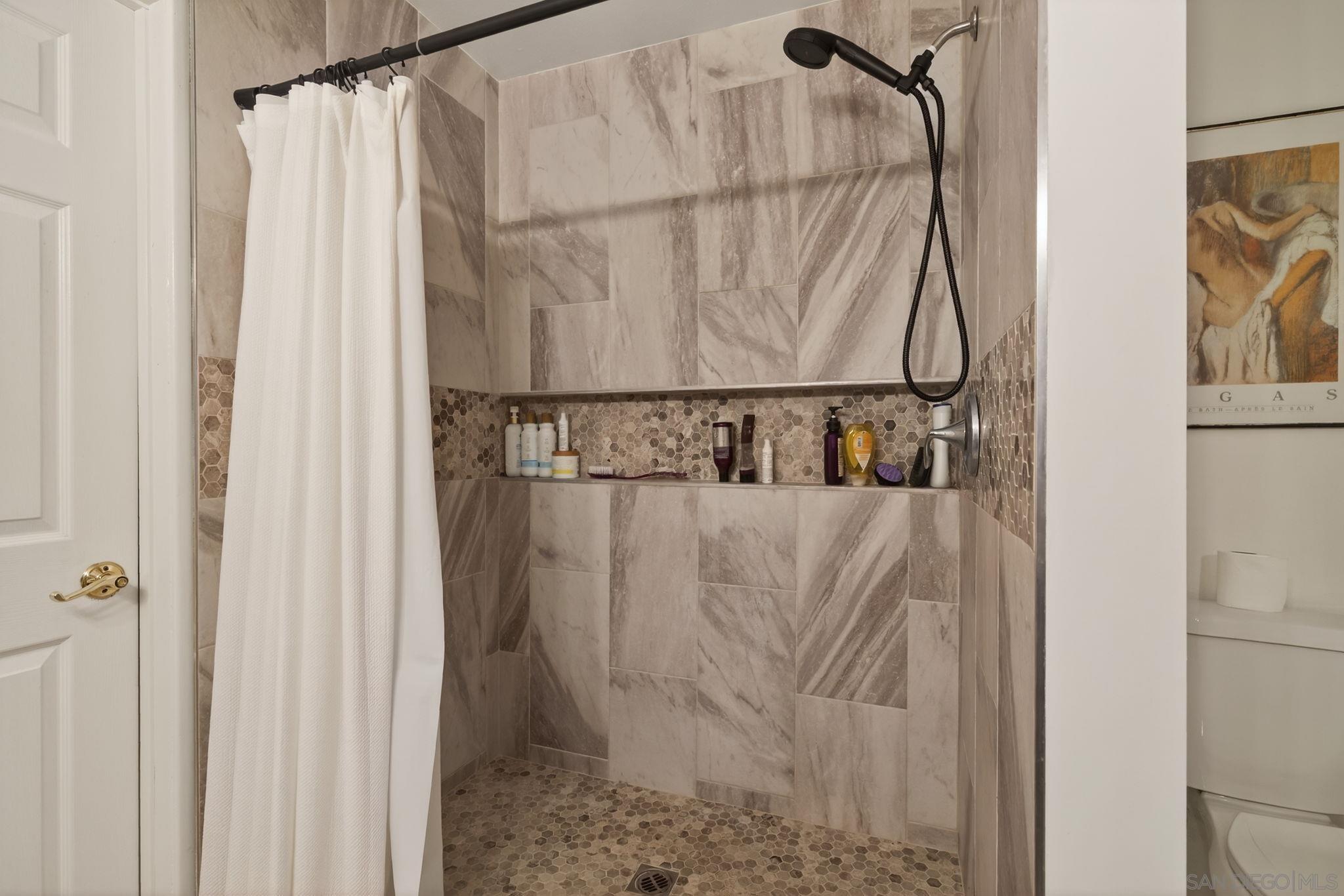 Detail Gallery Image 50 of 75 For 800  Calle Higuera, Camarillo,  CA 93010 - 5 Beds | 3/1 Baths