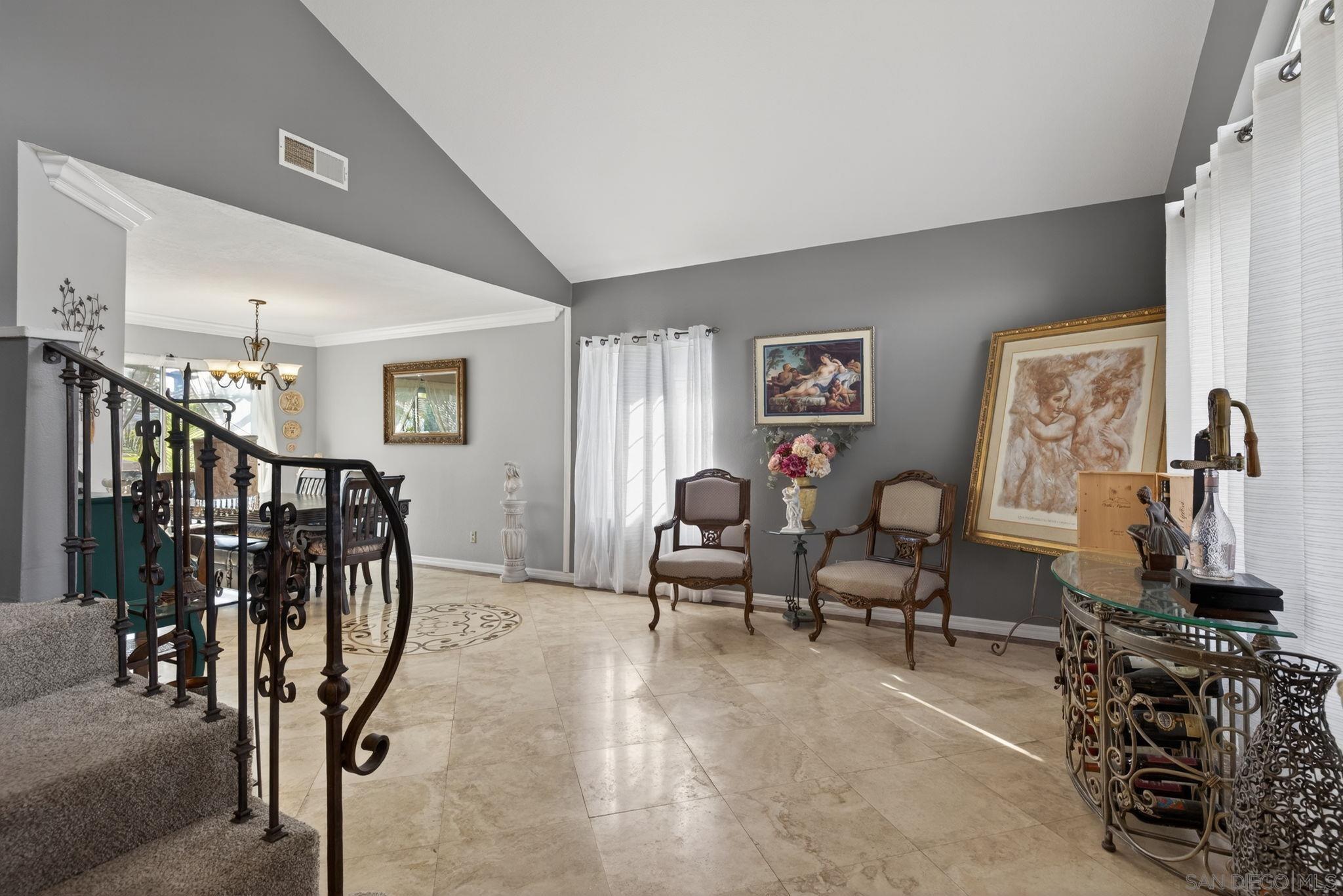 Detail Gallery Image 9 of 75 For 800  Calle Higuera, Camarillo,  CA 93010 - 5 Beds | 3/1 Baths