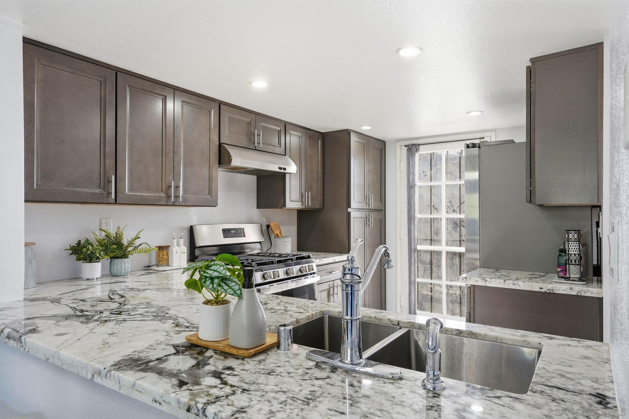 Detail Gallery Image 10 of 43 For 8753  Spring Canyon Drive, Spring Valley,  CA 91977 - 3 Beds | 2/1 Baths