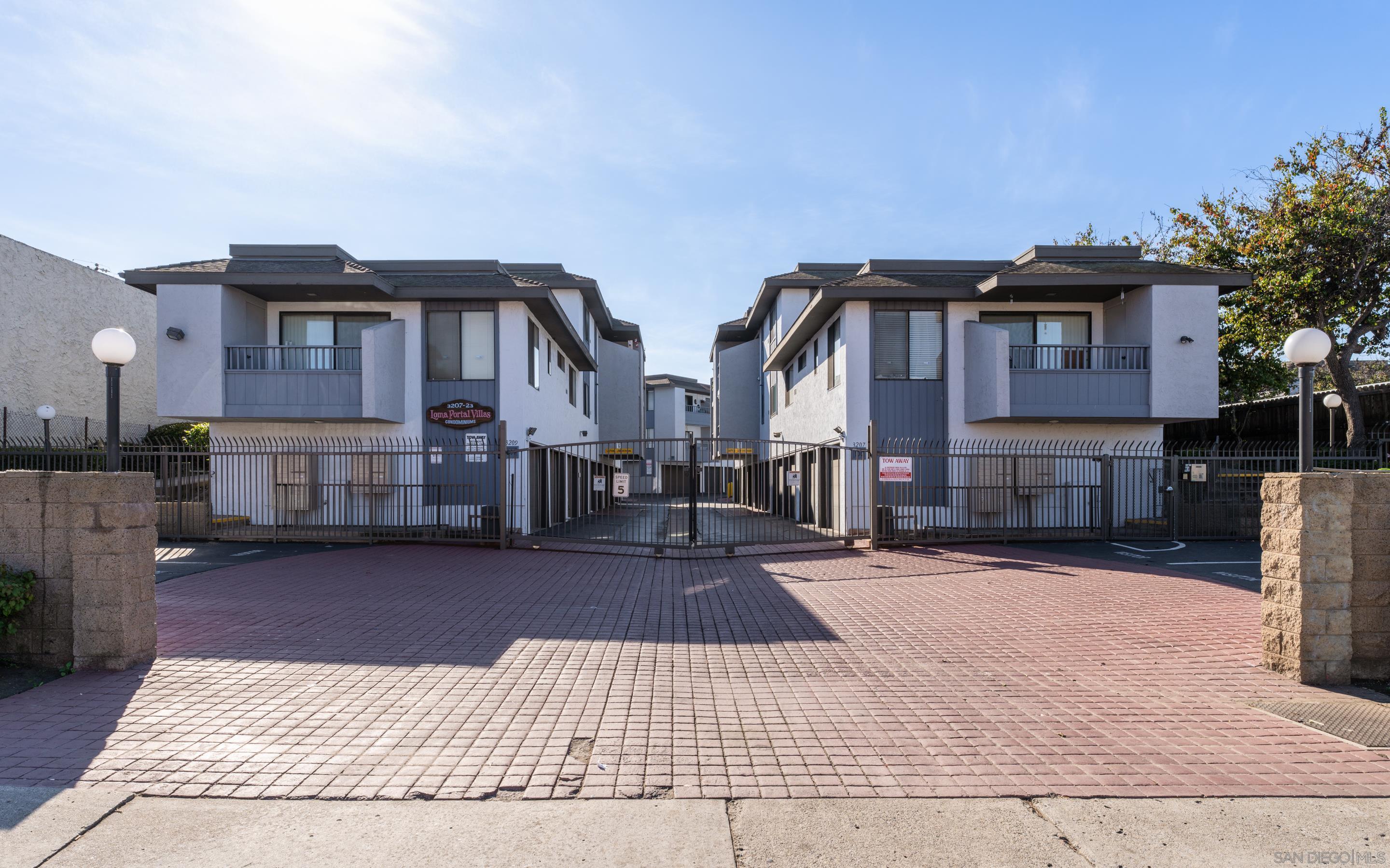 Detail Gallery Image 2 of 22 For 3207  Midway Dr  #104,  San Diego,  CA 92110 - 2 Beds | 2 Baths