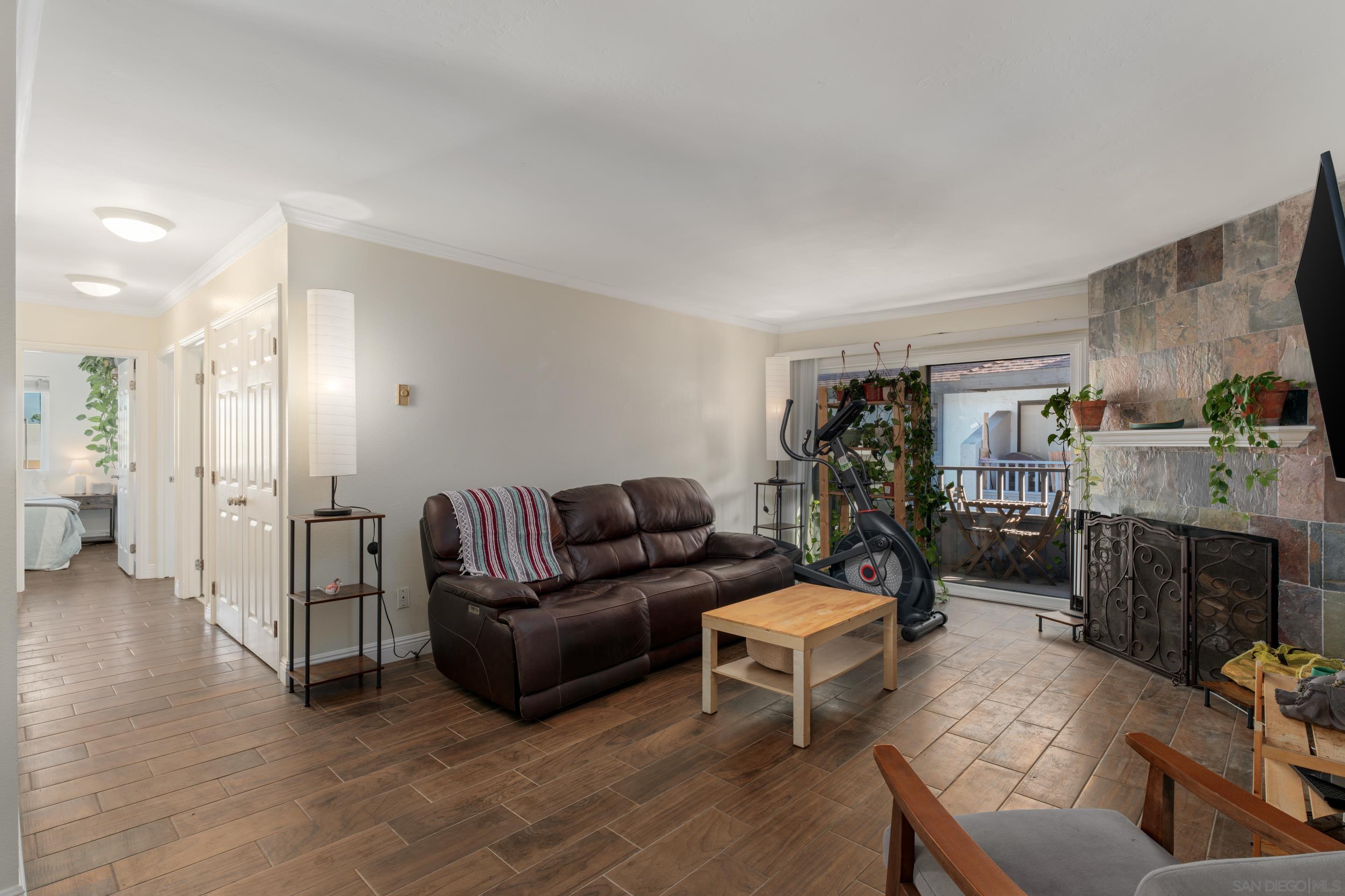 Detail Gallery Image 4 of 22 For 3207  Midway Dr  #104,  San Diego,  CA 92110 - 2 Beds | 2 Baths