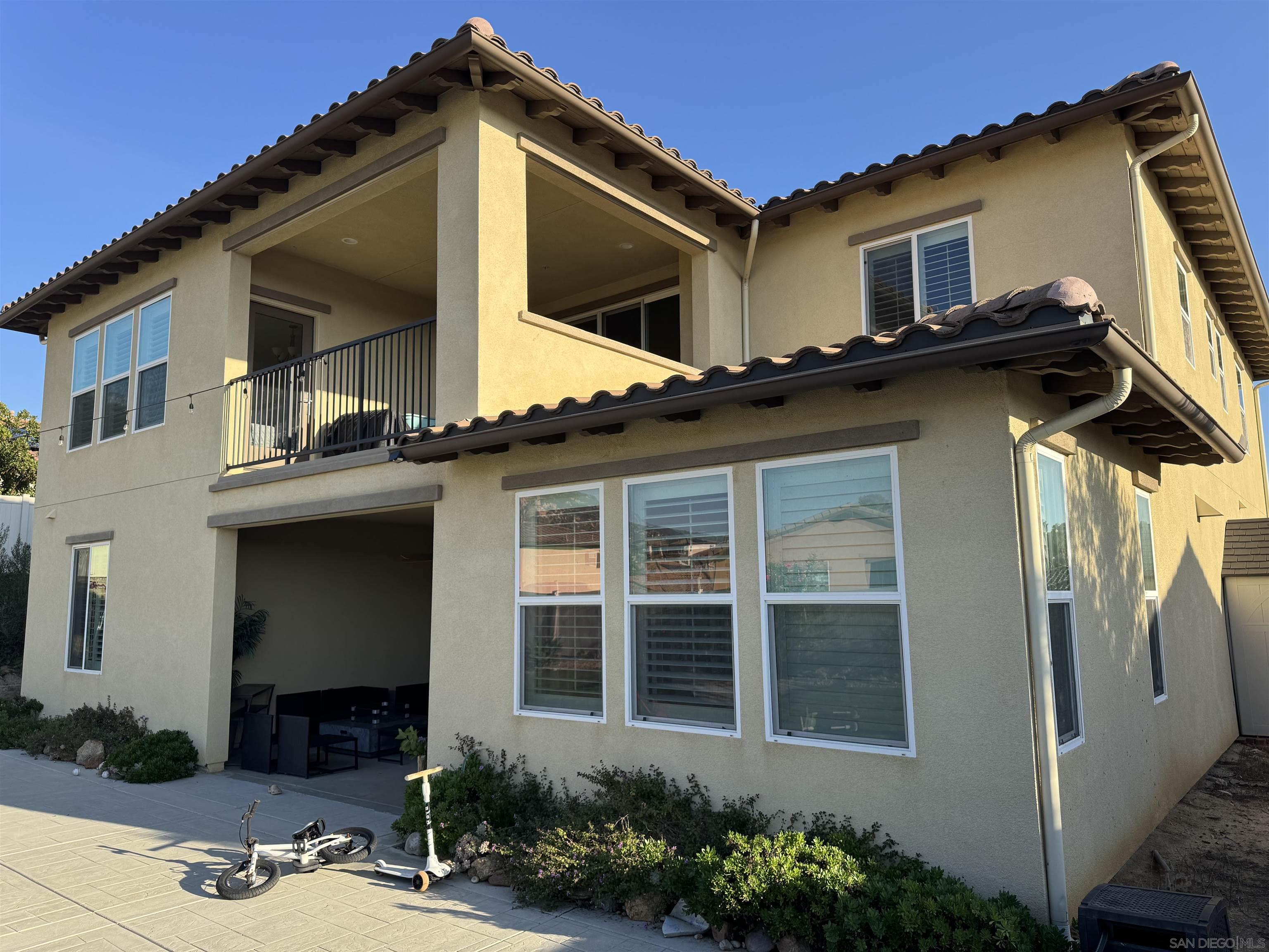 Detail Gallery Image 6 of 8 For 1337  Baumgartner Way, Escondido,  CA 92026 - 4 Beds | 4 Baths