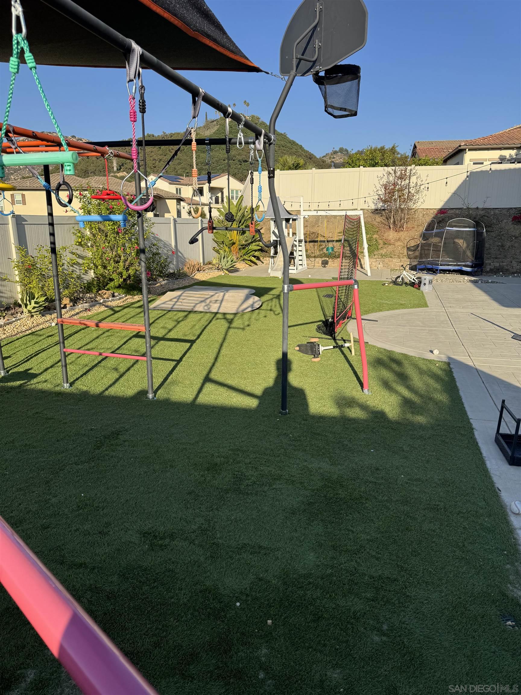 Detail Gallery Image 7 of 8 For 1337  Baumgartner Way, Escondido,  CA 92026 - 4 Beds | 4 Baths