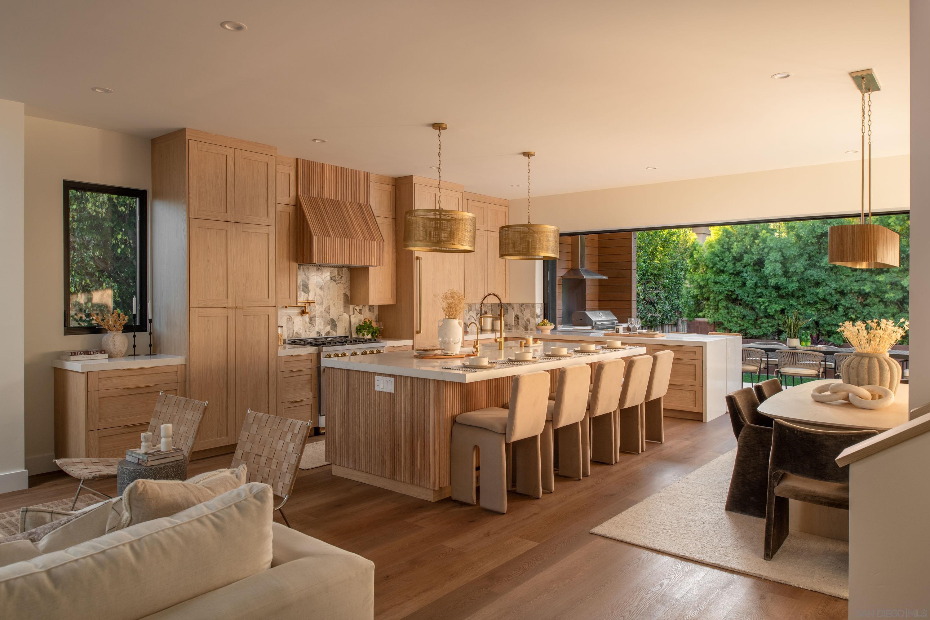 Front Image Thumbnail for SD250045098