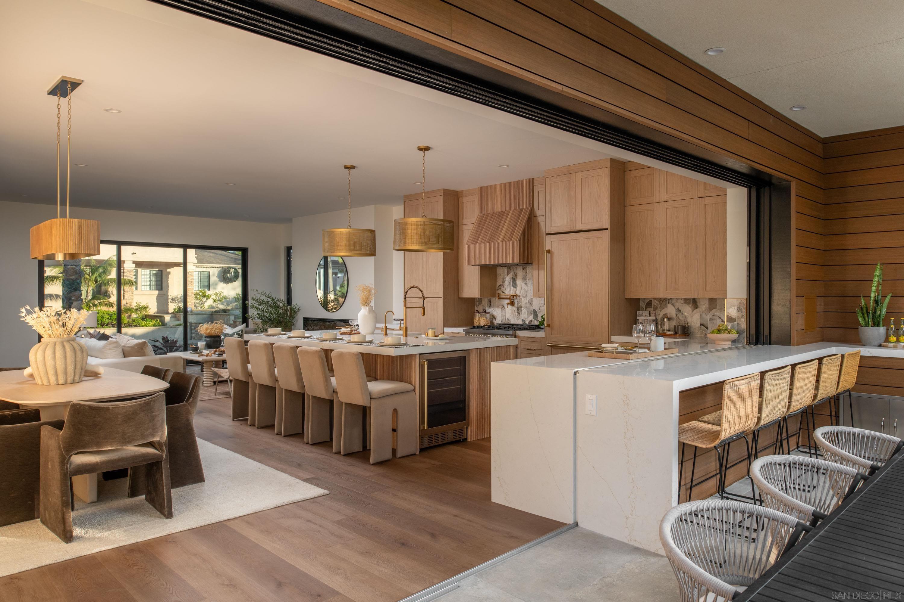 Detail Gallery Image 11 of 68 For 3616  Buena Vista St, San Diego,  CA 92109 - 5 Beds | 4/1 Baths