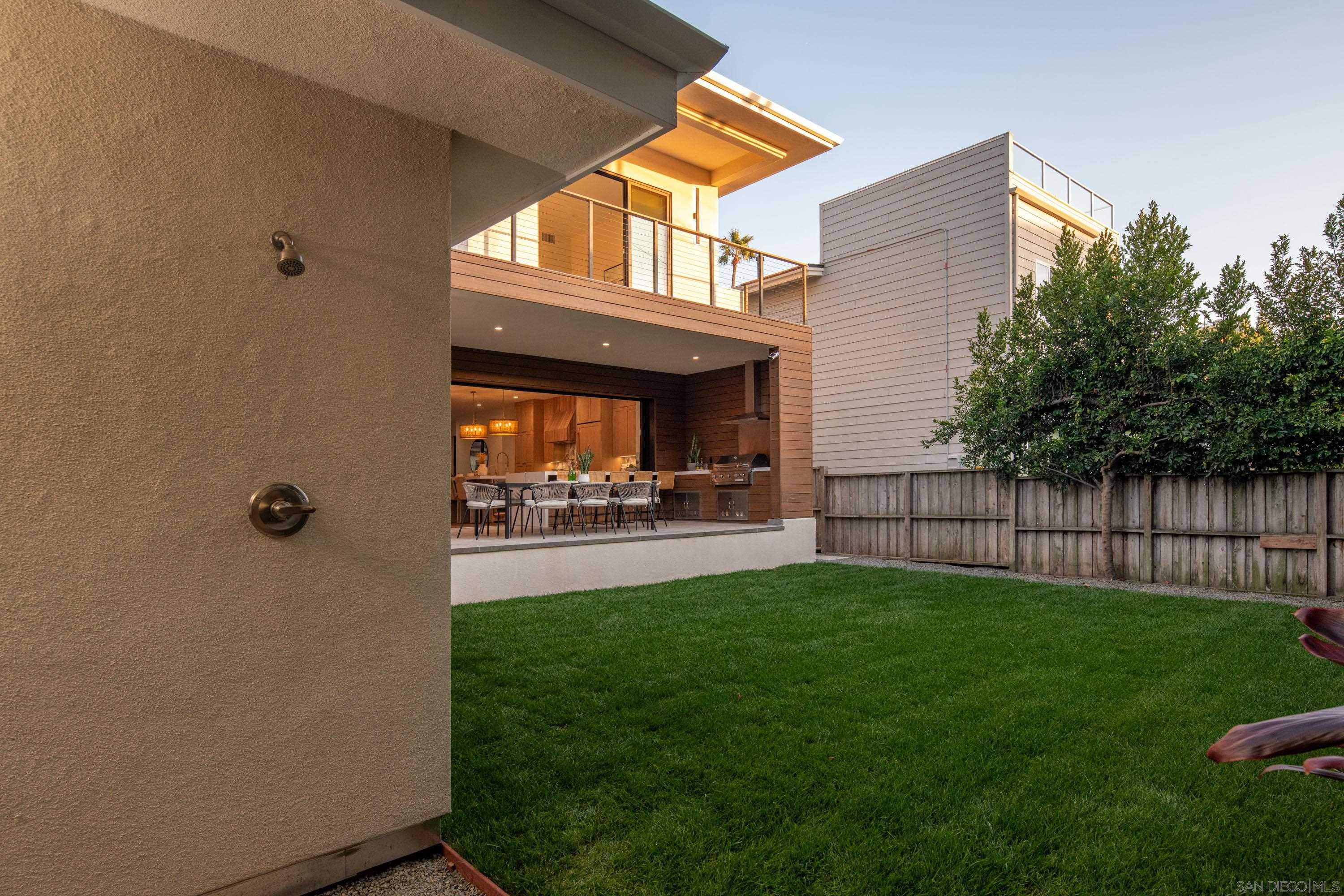 Detail Gallery Image 20 of 68 For 3616  Buena Vista St, San Diego,  CA 92109 - 5 Beds | 4/1 Baths