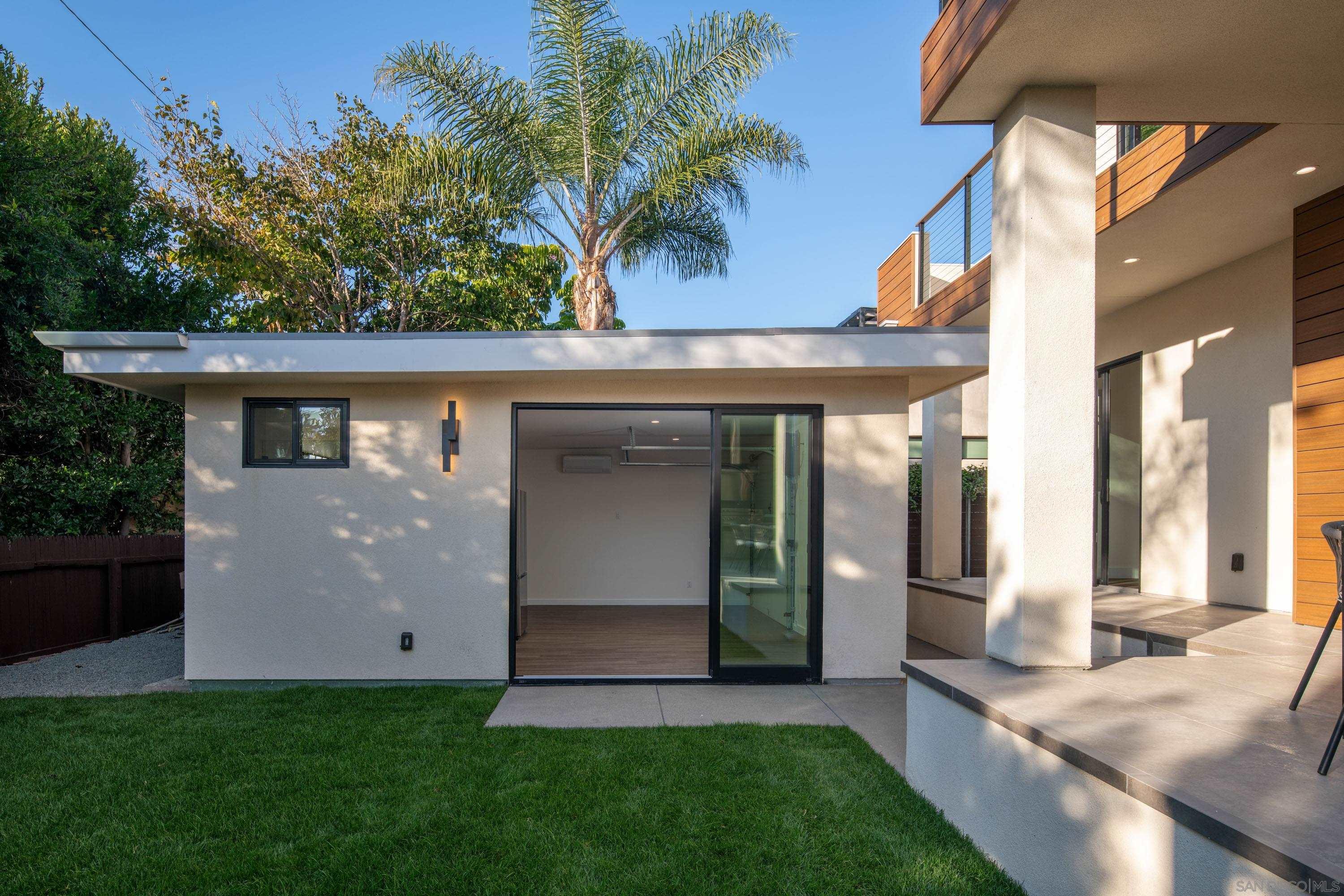 Detail Gallery Image 23 of 68 For 3616  Buena Vista St, San Diego,  CA 92109 - 5 Beds | 4/1 Baths