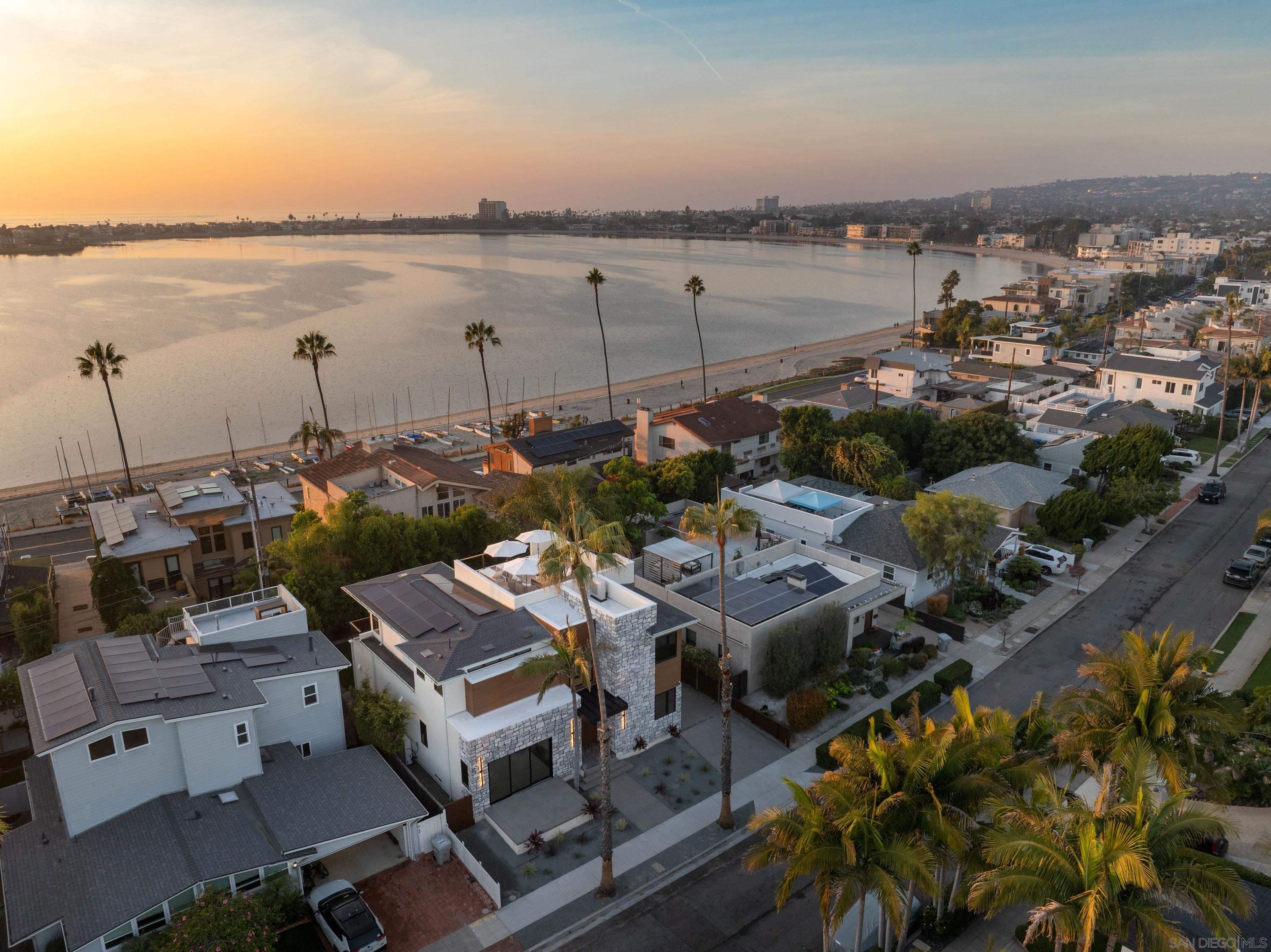 Detail Gallery Image 60 of 68 For 3616  Buena Vista St, San Diego,  CA 92109 - 5 Beds | 4/1 Baths