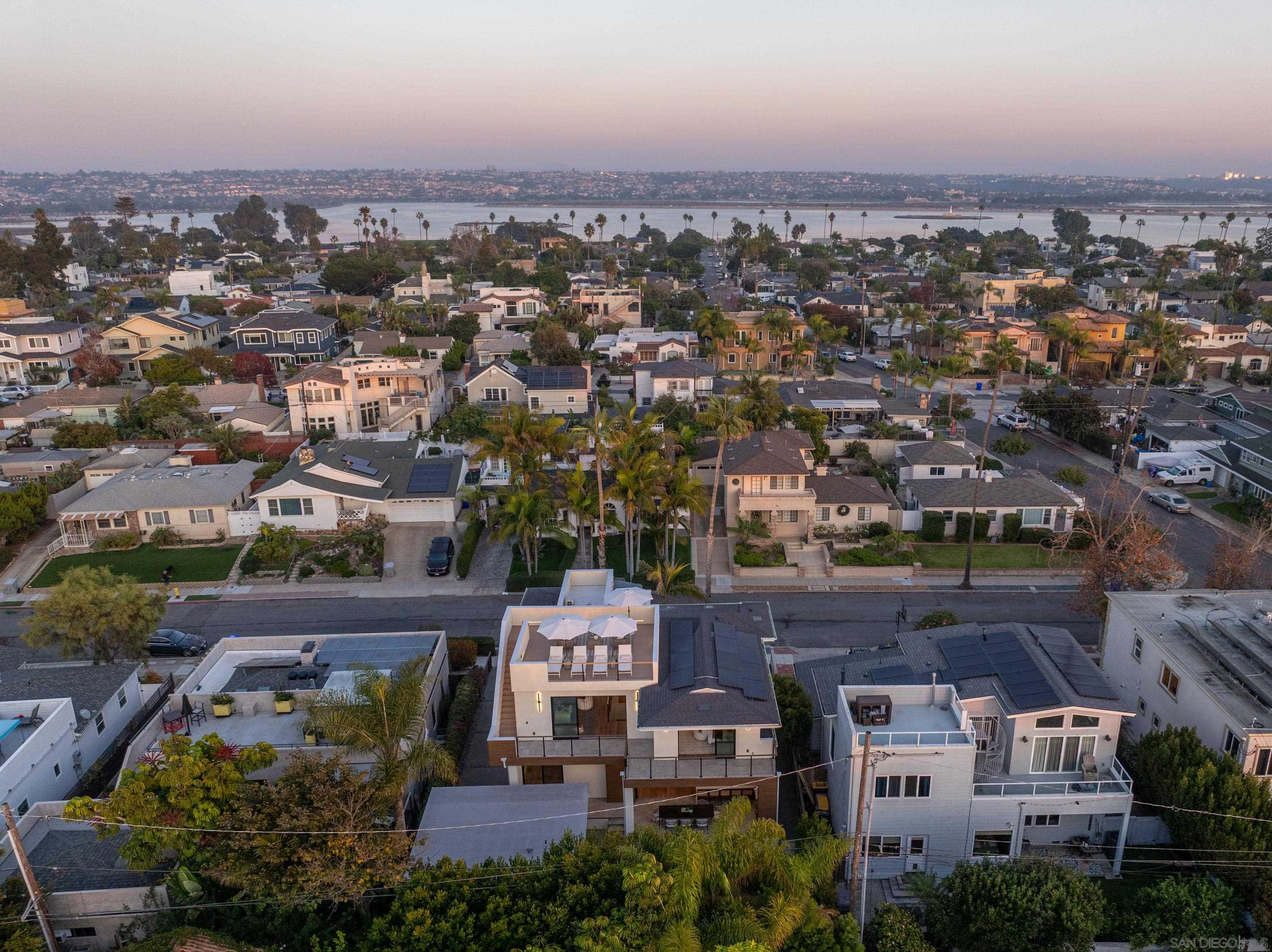 Detail Gallery Image 61 of 68 For 3616  Buena Vista St, San Diego,  CA 92109 - 5 Beds | 4/1 Baths