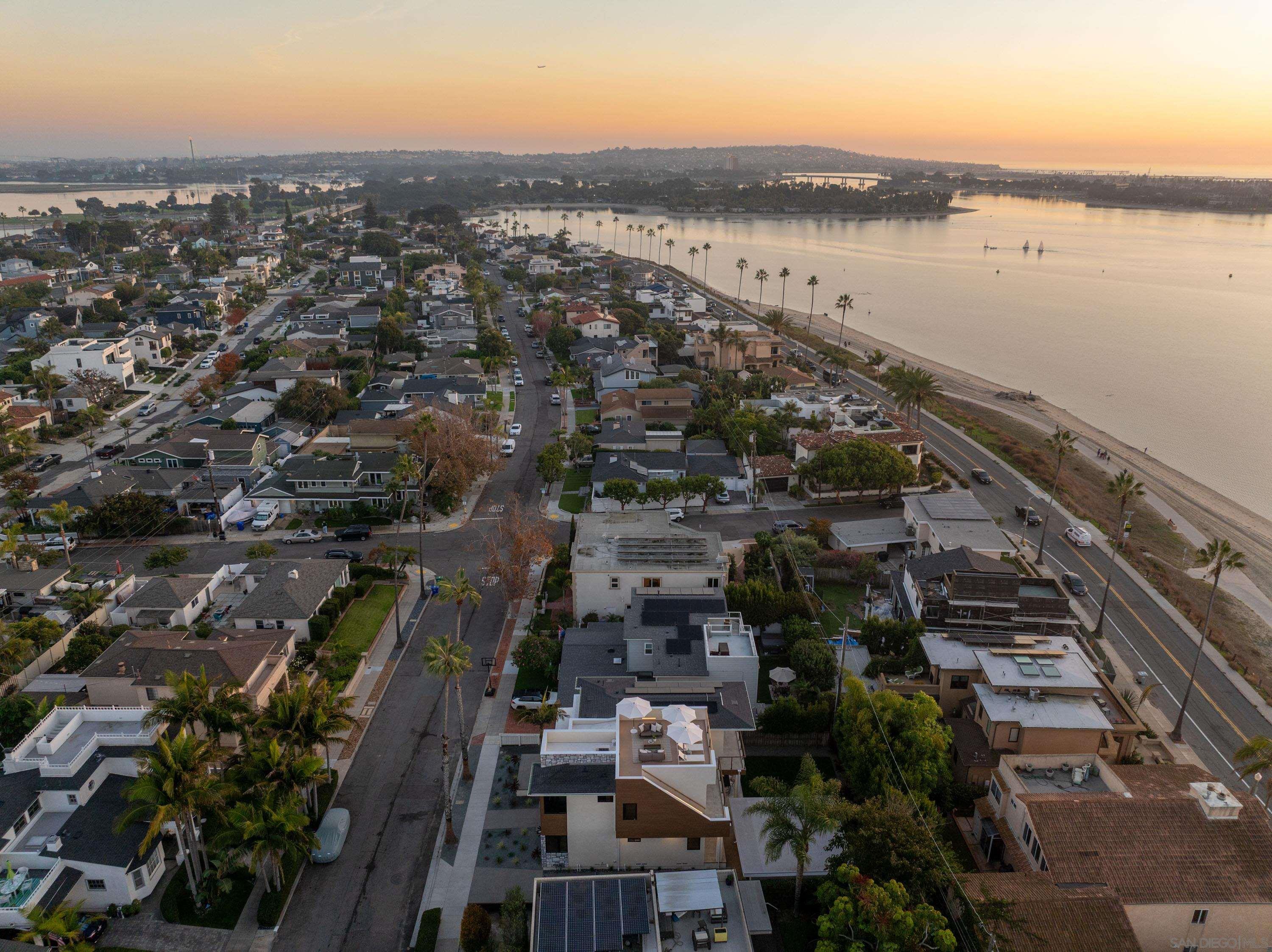 Detail Gallery Image 63 of 68 For 3616  Buena Vista St, San Diego,  CA 92109 - 5 Beds | 4/1 Baths