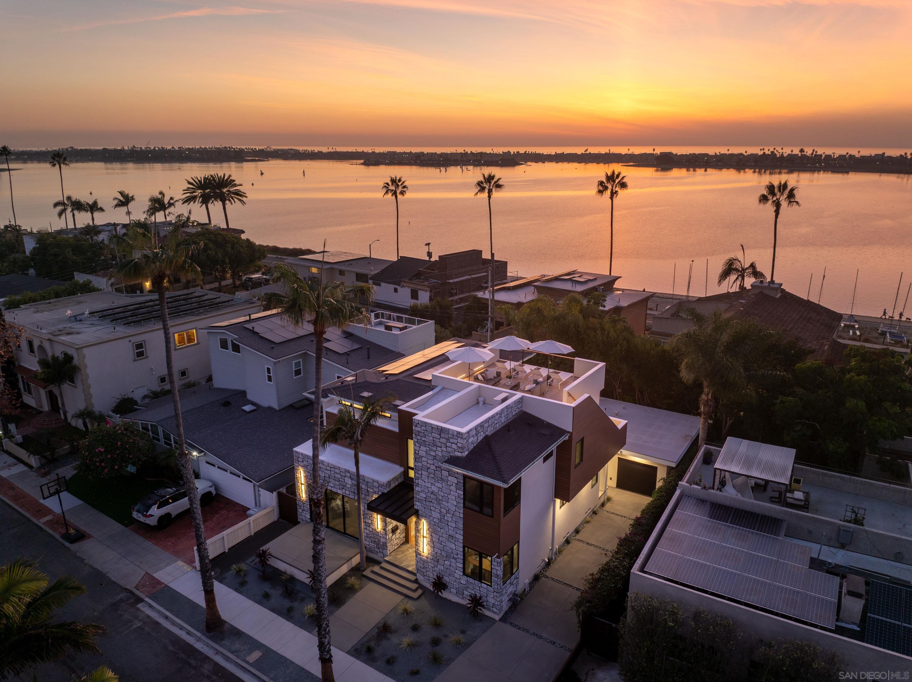 Detail Gallery Image 66 of 68 For 3616  Buena Vista St, San Diego,  CA 92109 - 5 Beds | 4/1 Baths