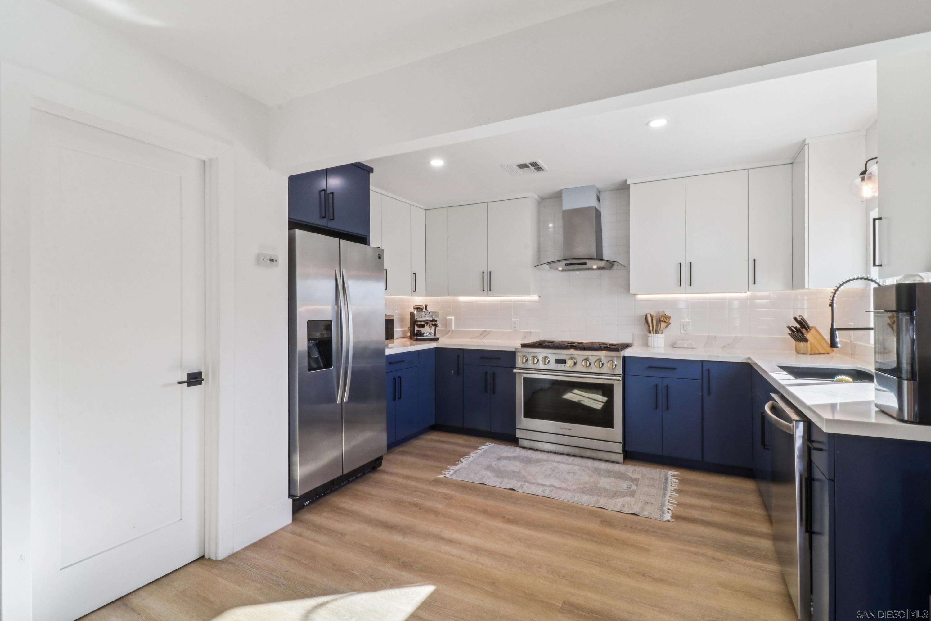 Detail Gallery Image 11 of 52 For 2422  Primrose Avenue, Vista,  CA 92083 - 3 Beds | 3/1 Baths