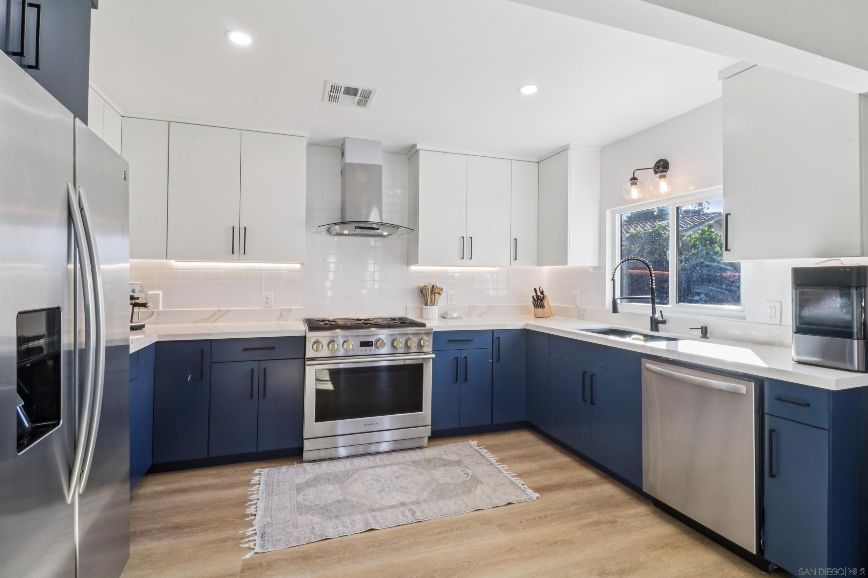 Detail Gallery Image 12 of 52 For 2422  Primrose Avenue, Vista,  CA 92083 - 3 Beds | 3/1 Baths