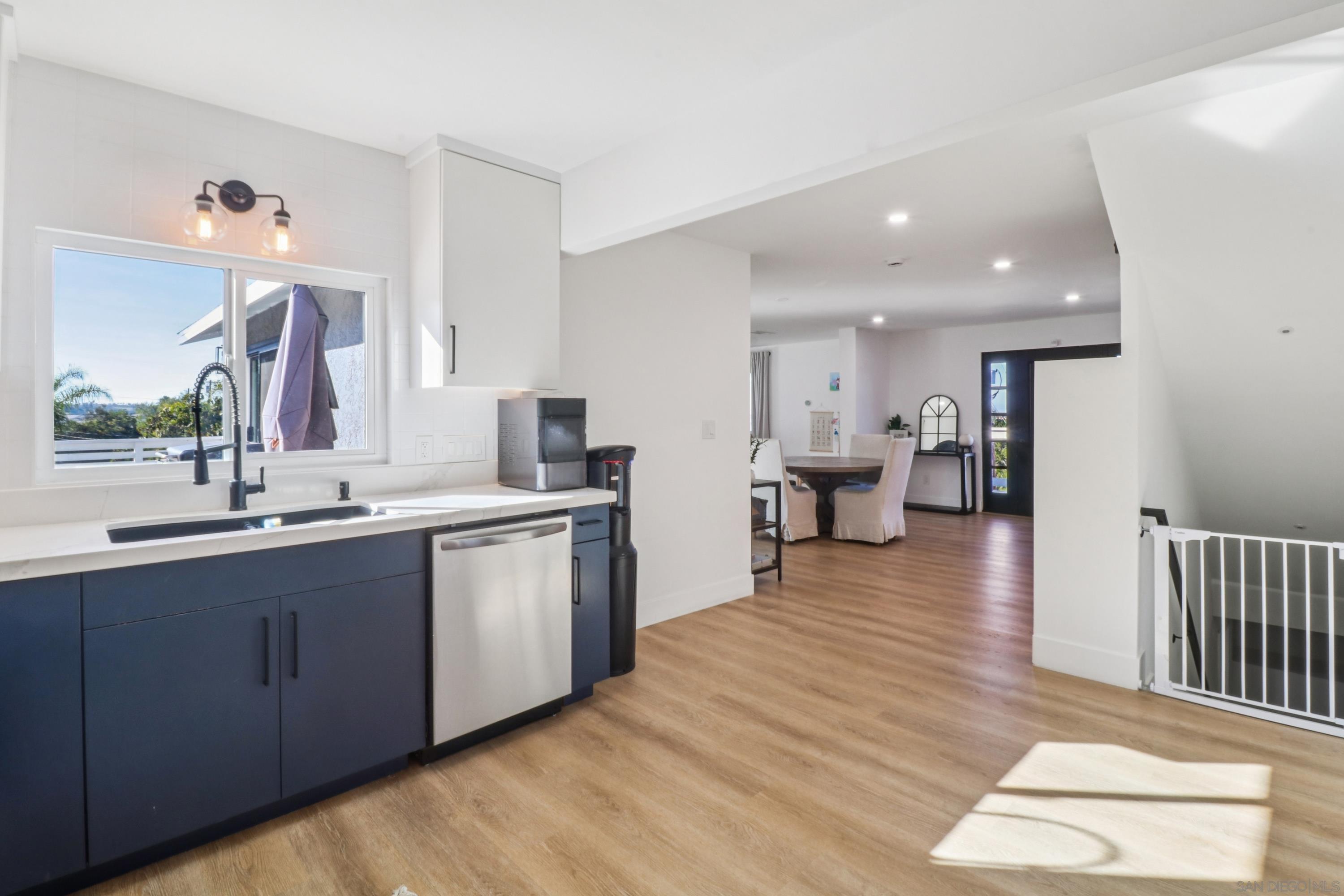 Detail Gallery Image 13 of 52 For 2422  Primrose Avenue, Vista,  CA 92083 - 3 Beds | 3/1 Baths