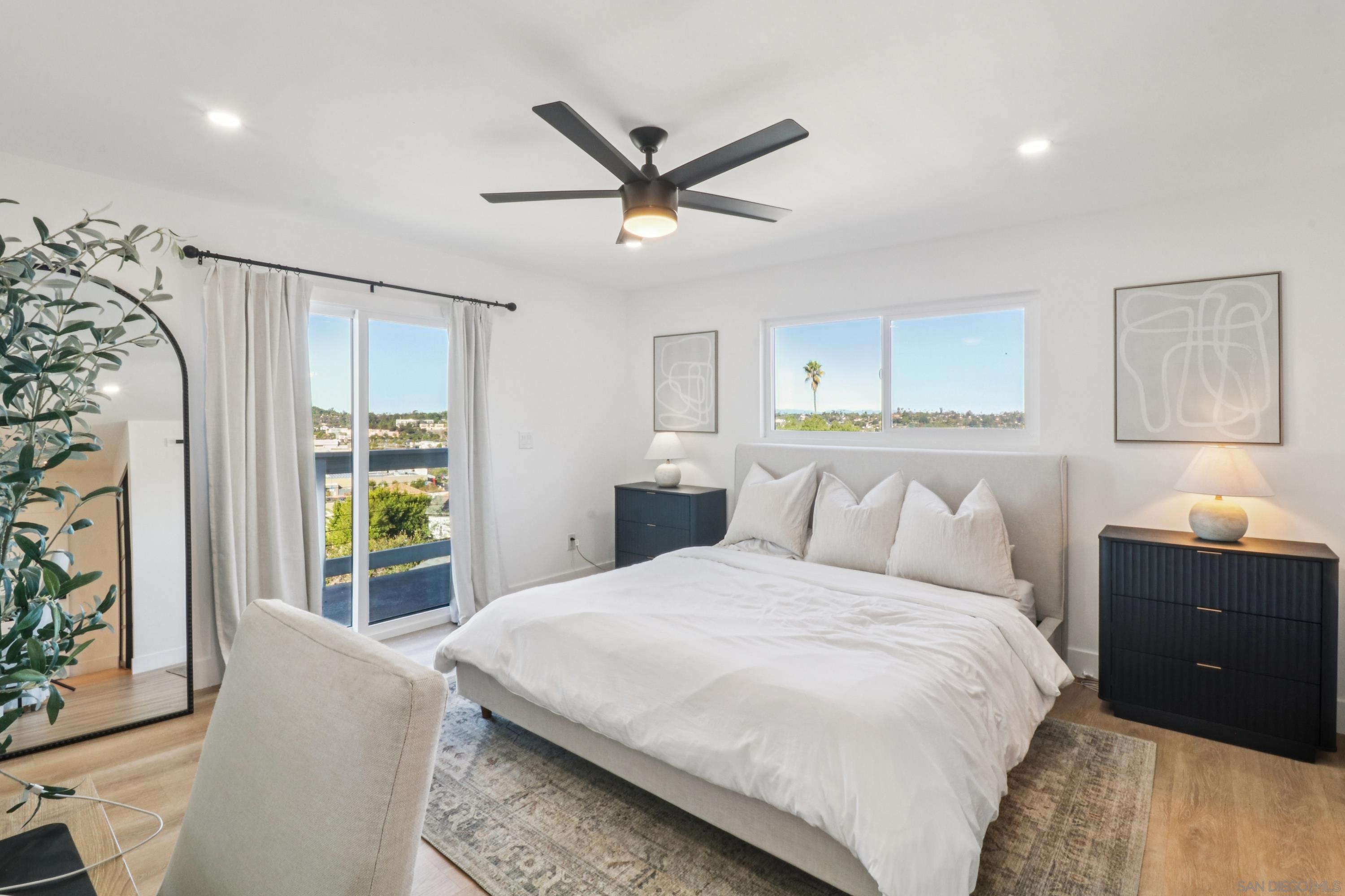 Detail Gallery Image 14 of 52 For 2422  Primrose Avenue, Vista,  CA 92083 - 3 Beds | 3/1 Baths