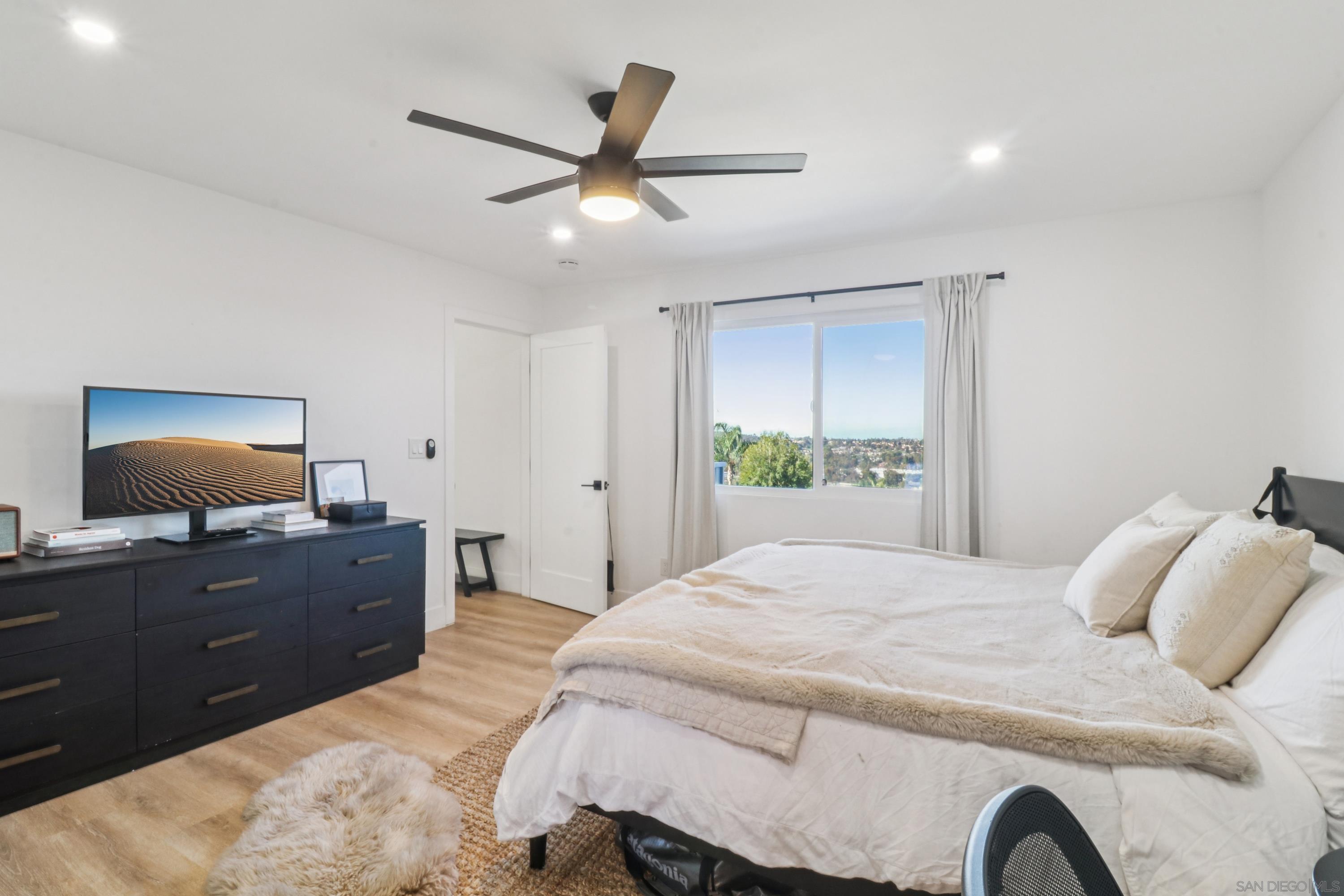 Detail Gallery Image 20 of 52 For 2422  Primrose Avenue, Vista,  CA 92083 - 3 Beds | 3/1 Baths