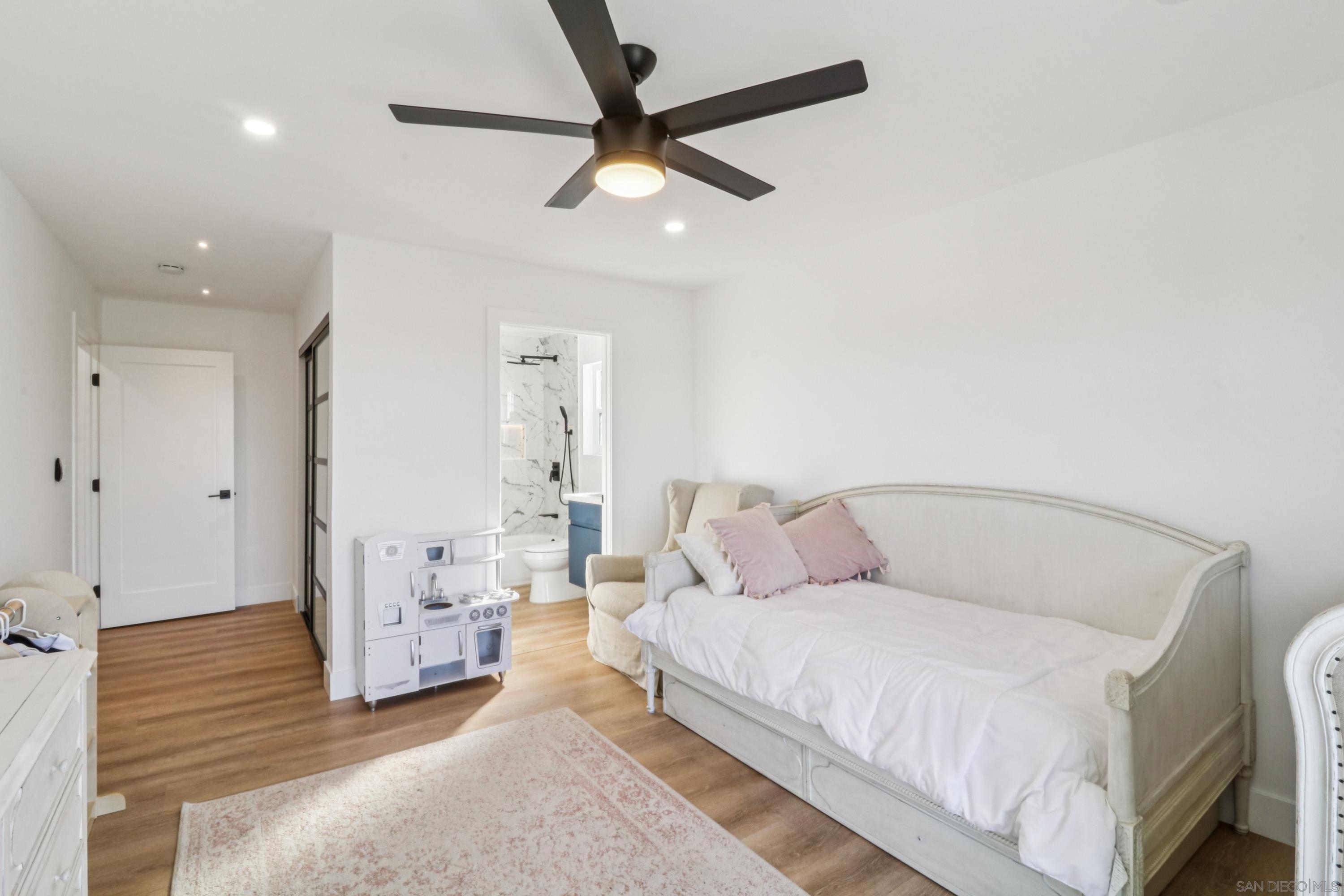 Detail Gallery Image 25 of 52 For 2422  Primrose Avenue, Vista,  CA 92083 - 3 Beds | 3/1 Baths