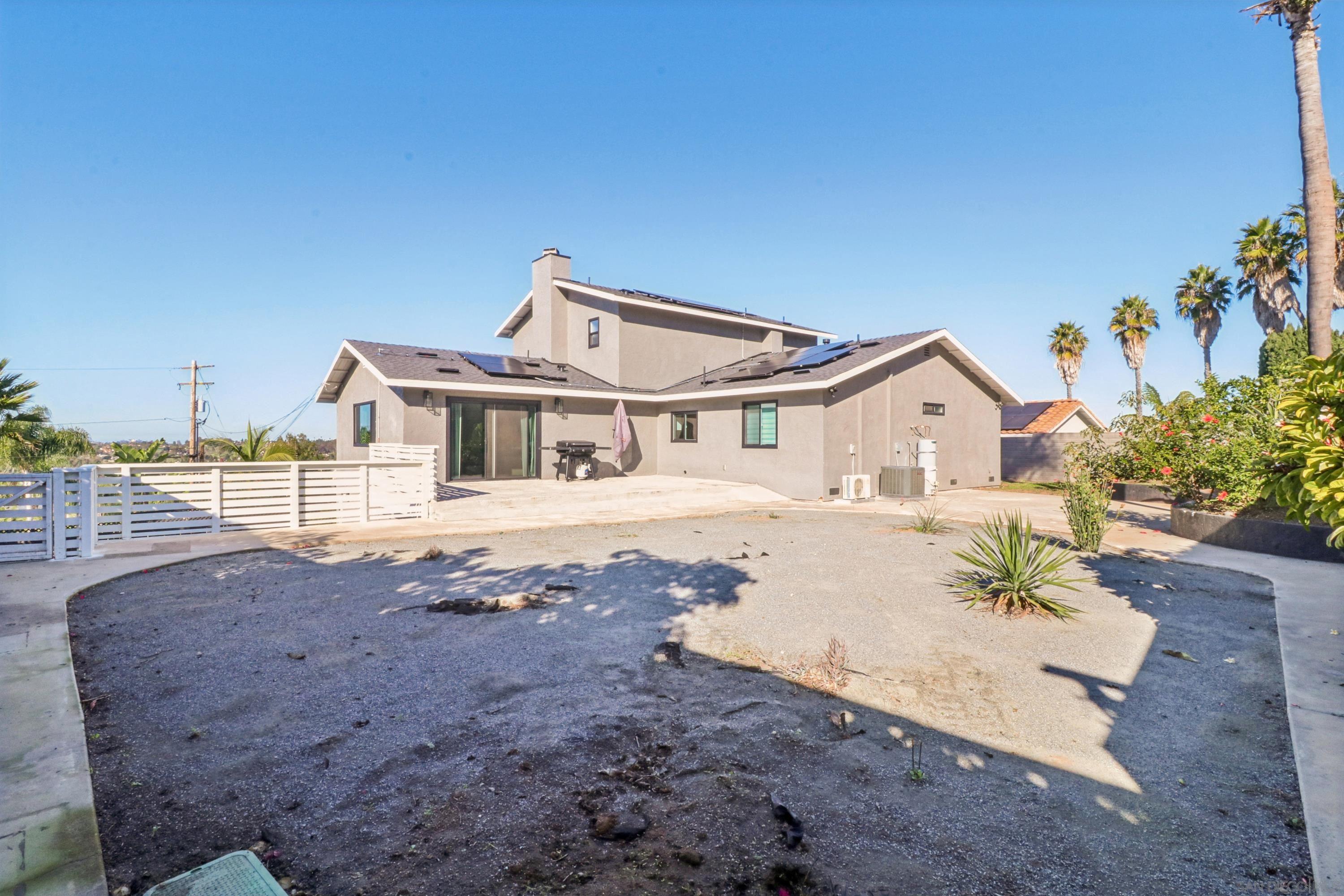 Detail Gallery Image 30 of 52 For 2422  Primrose Avenue, Vista,  CA 92083 - 3 Beds | 3/1 Baths