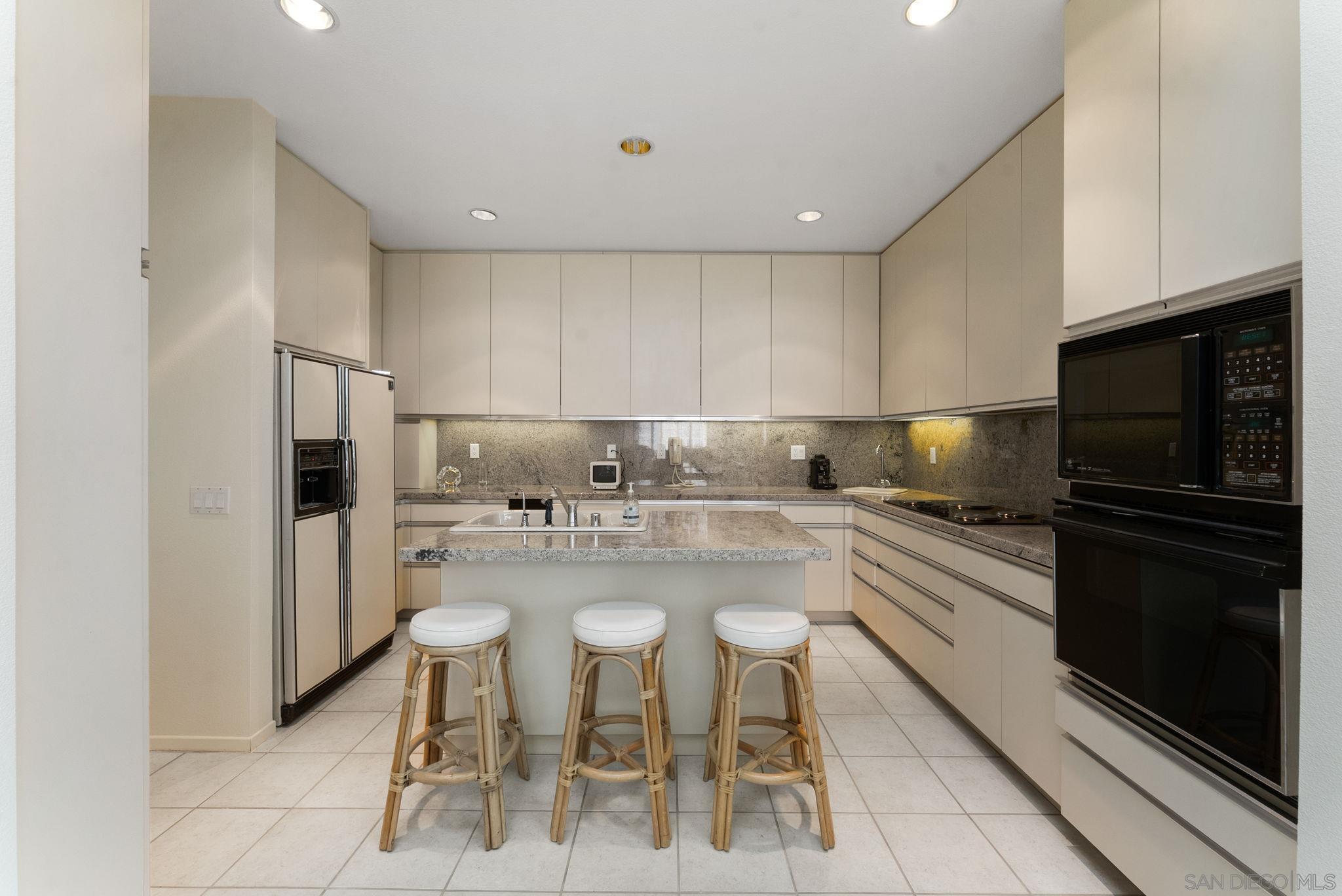 Detail Gallery Image 7 of 26 For 7407  Avenida De Palais, Carlsbad,  CA 92009 - 3 Beds | 3 Baths