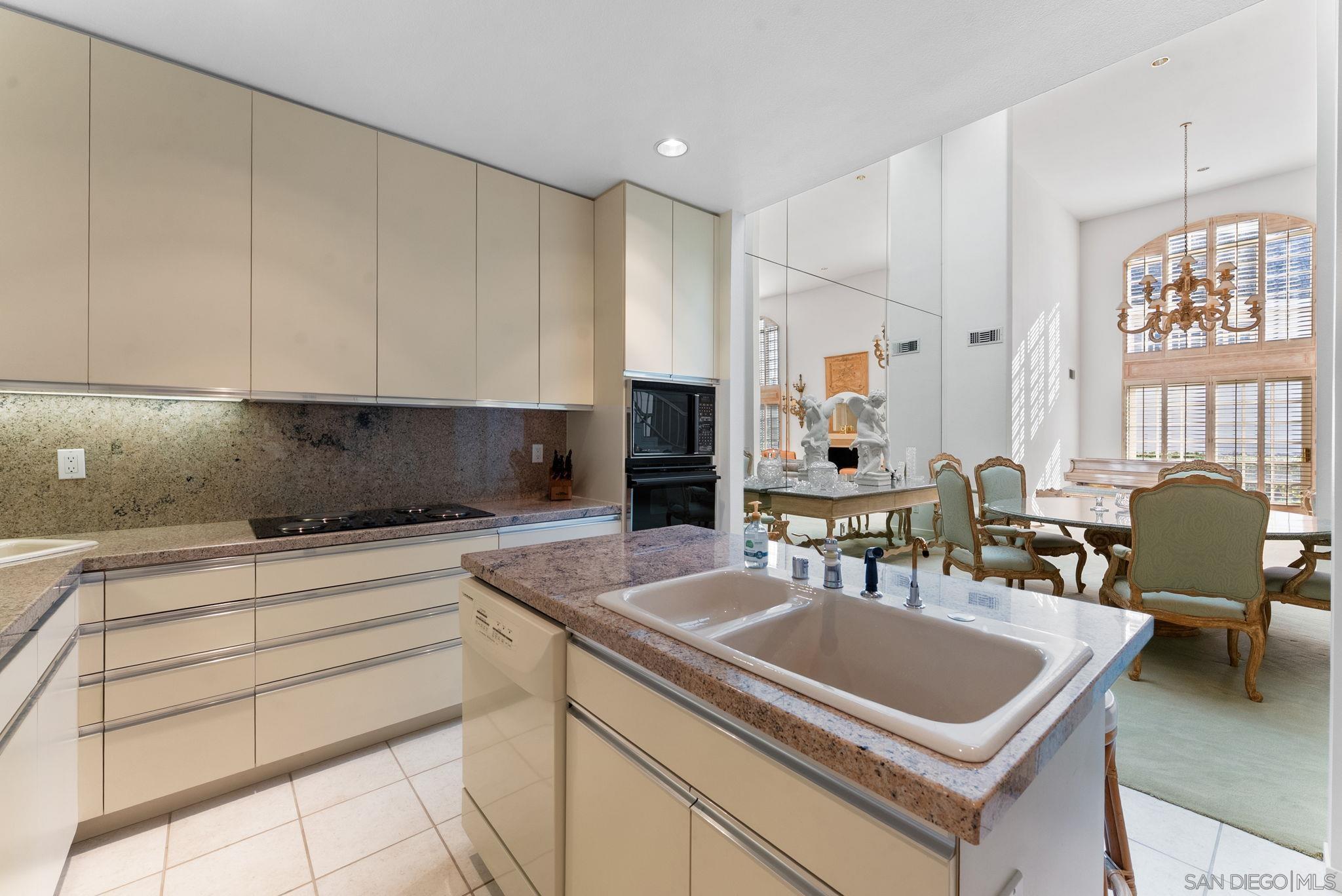 Detail Gallery Image 8 of 26 For 7407  Avenida De Palais, Carlsbad,  CA 92009 - 3 Beds | 3 Baths