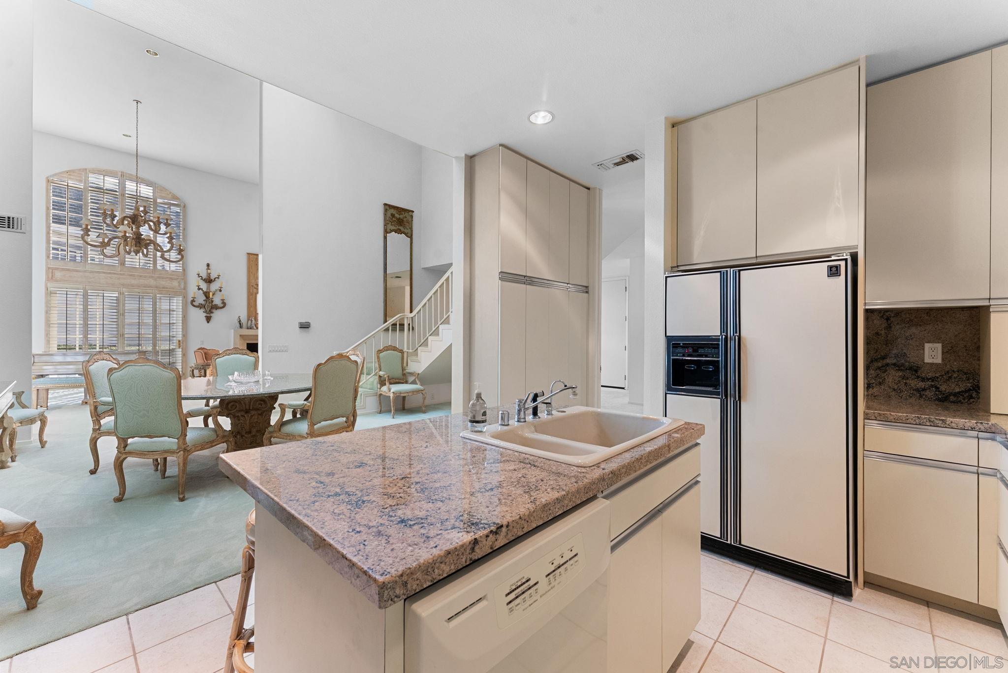 Detail Gallery Image 9 of 26 For 7407  Avenida De Palais, Carlsbad,  CA 92009 - 3 Beds | 3 Baths