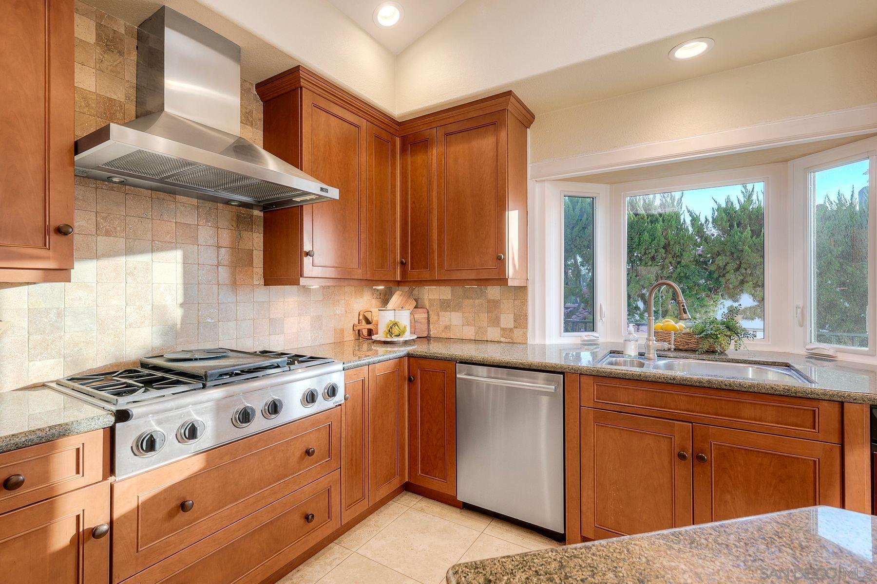 Detail Gallery Image 14 of 57 For 14036  Tierra Bonita Road, Poway,  CA 92064 - 4 Beds | 3 Baths