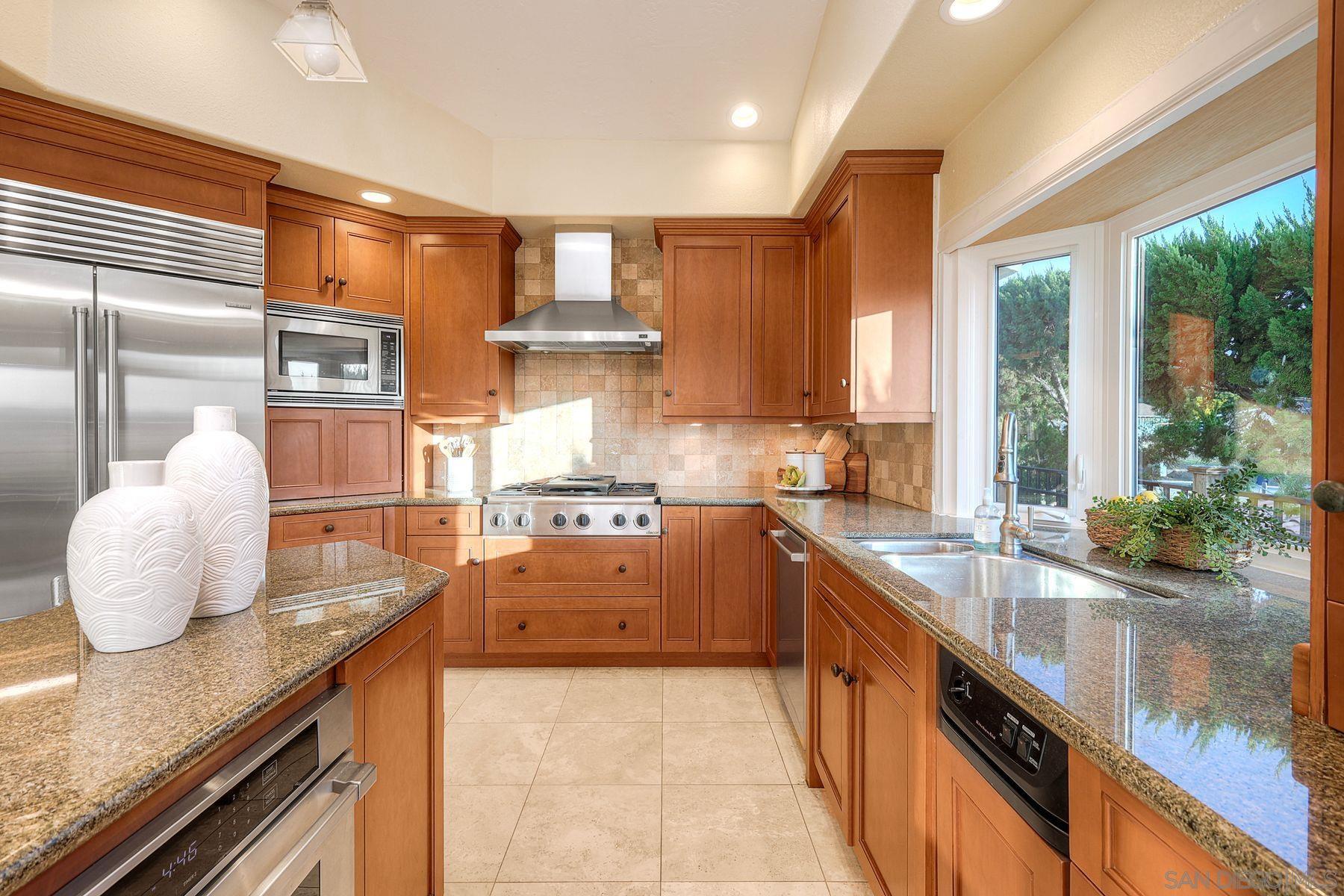 Detail Gallery Image 7 of 25 For 14036  Tierra Bonita Road, Poway,  CA 92064 - 4 Beds | 3 Baths