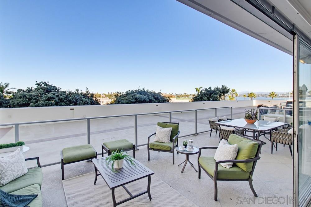 Detail Gallery Image 2 of 57 For 1820  Avenida Del Mundo  #108,  Coronado,  CA 92118 - 3 Beds | 3 Baths