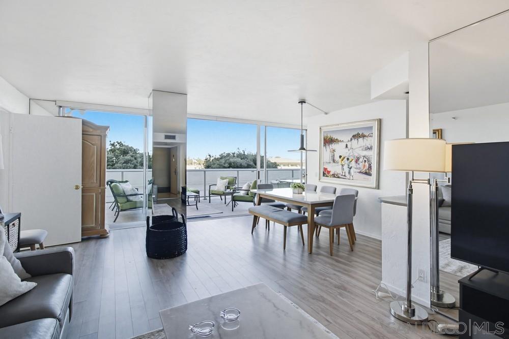 Detail Gallery Image 11 of 57 For 1820  Avenida Del Mundo  #108,  Coronado,  CA 92118 - 3 Beds | 3 Baths