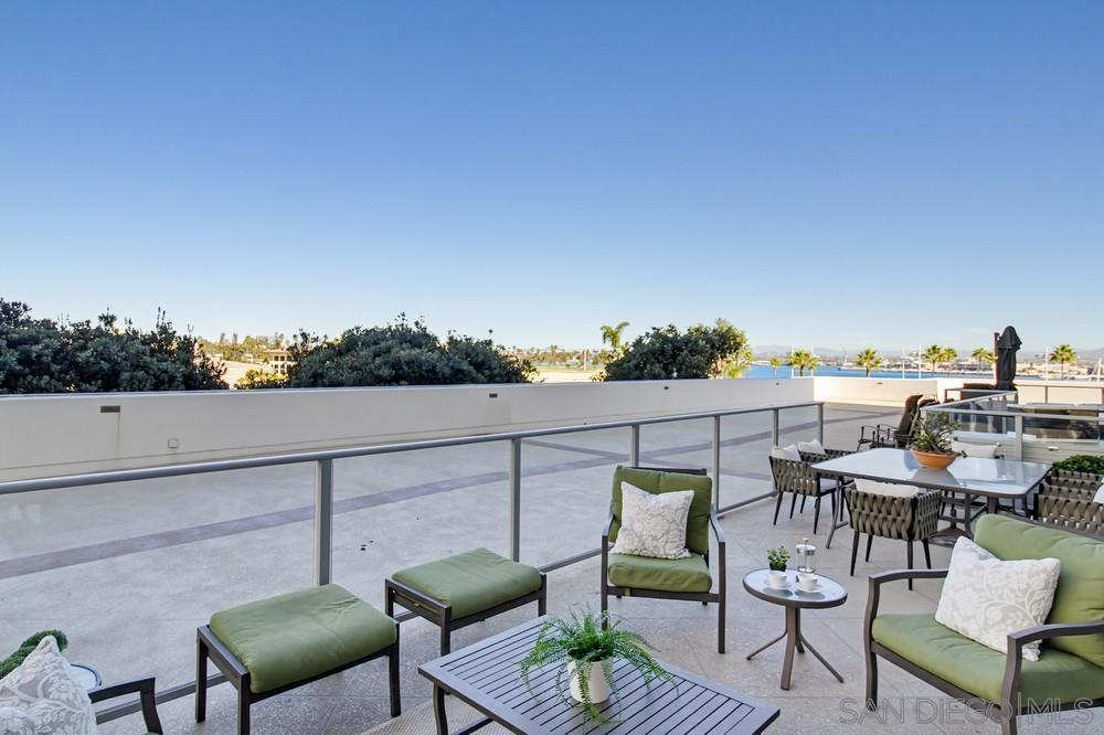 Detail Gallery Image 3 of 57 For 1820  Avenida Del Mundo  #108,  Coronado,  CA 92118 - 3 Beds | 3 Baths