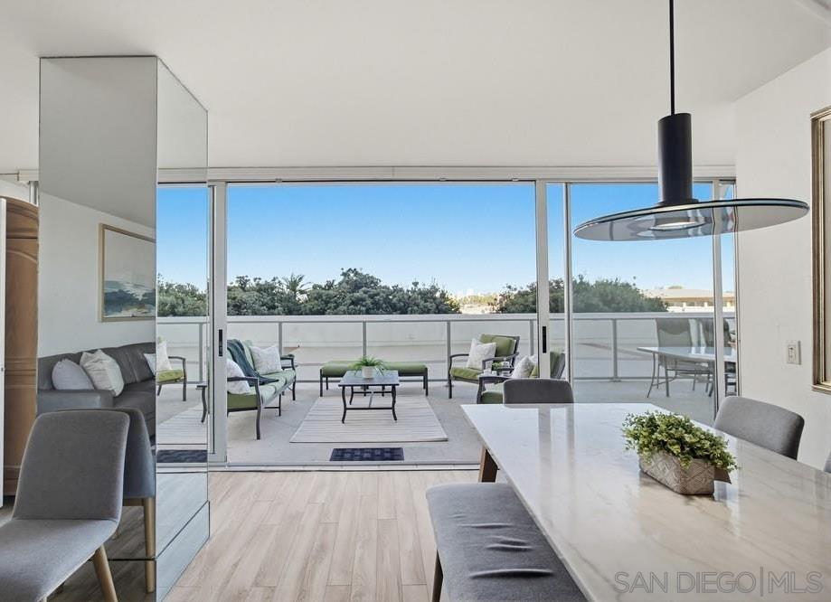 Detail Gallery Image 9 of 57 For 1820  Avenida Del Mundo  #108,  Coronado,  CA 92118 - 3 Beds | 3 Baths