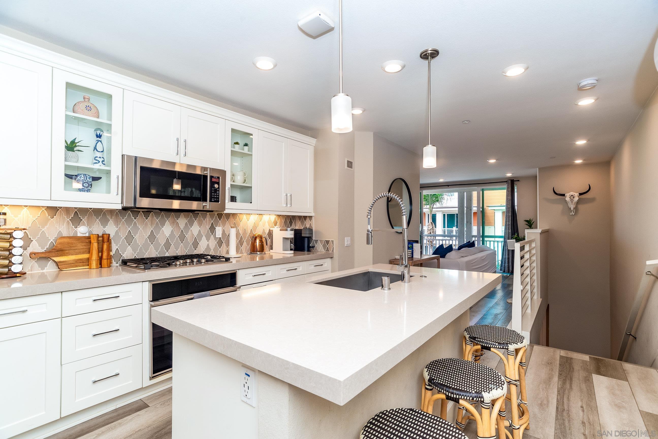 Detail Gallery Image 18 of 55 For 807  Santa Barbara Pl, San Diego,  CA 92109 - 3 Beds | 2/1 Baths