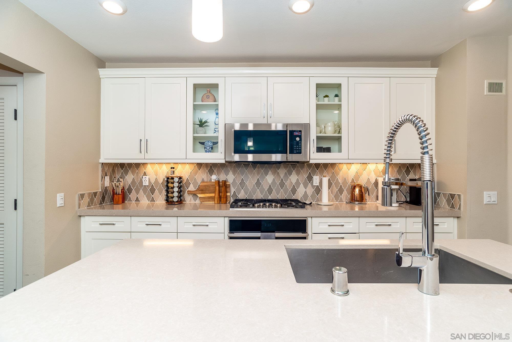 Detail Gallery Image 20 of 55 For 807  Santa Barbara Pl, San Diego,  CA 92109 - 3 Beds | 2/1 Baths